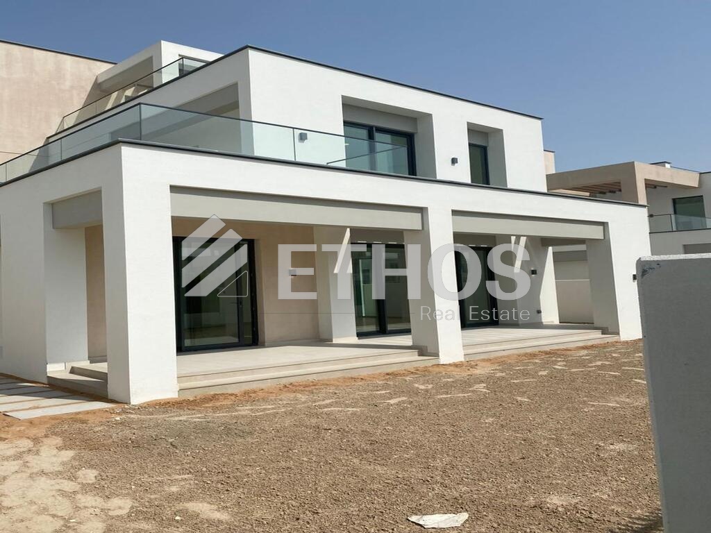 Elegant 4BR Villa | Huge Layout | Brand New