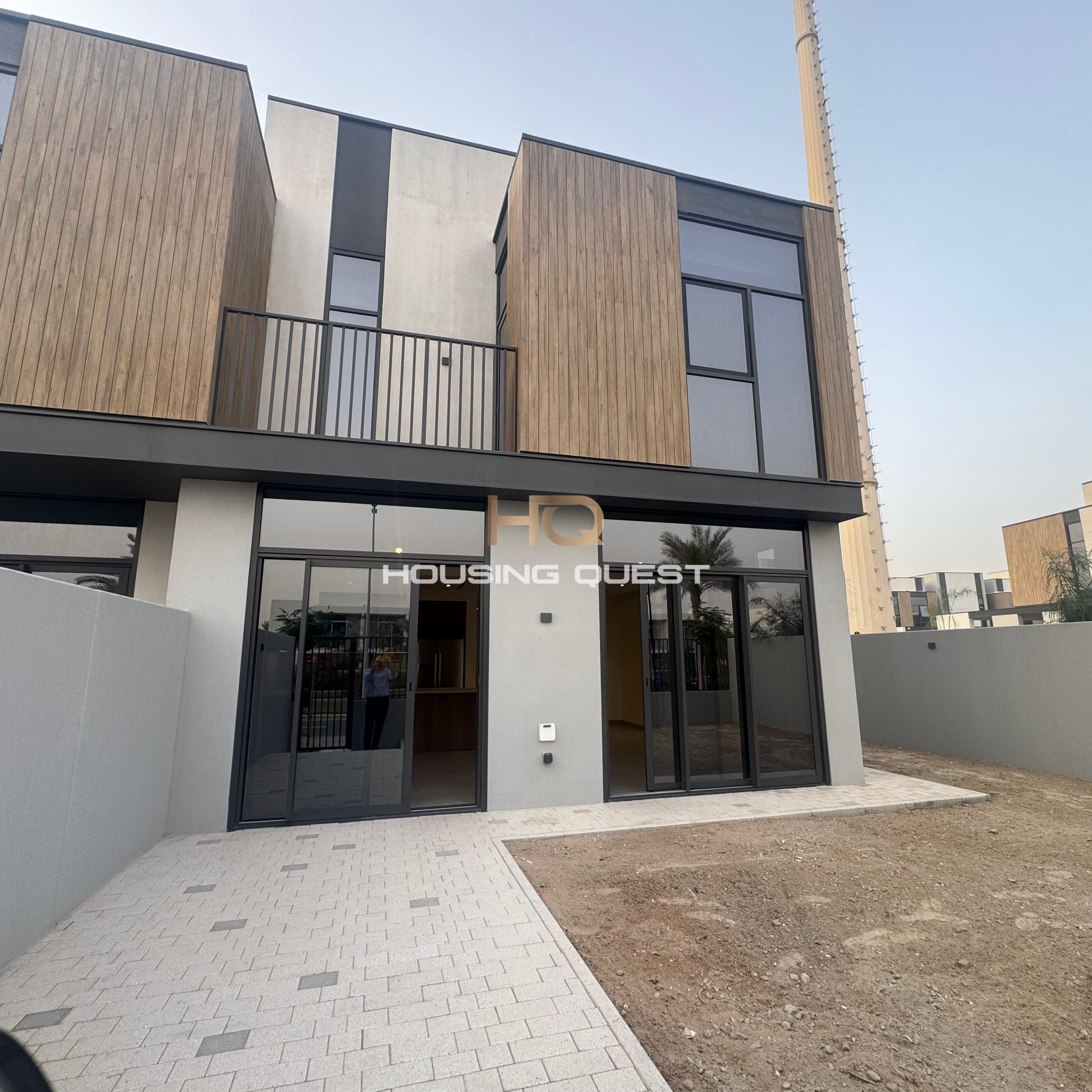 Mid-Unit | L-shape | Just Handed Over | Prime Location