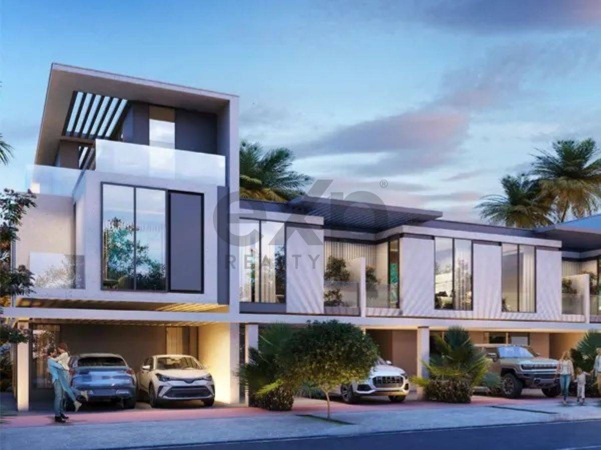 Prime 4 Bedroom Townhouse | Direct on Pool |Resale