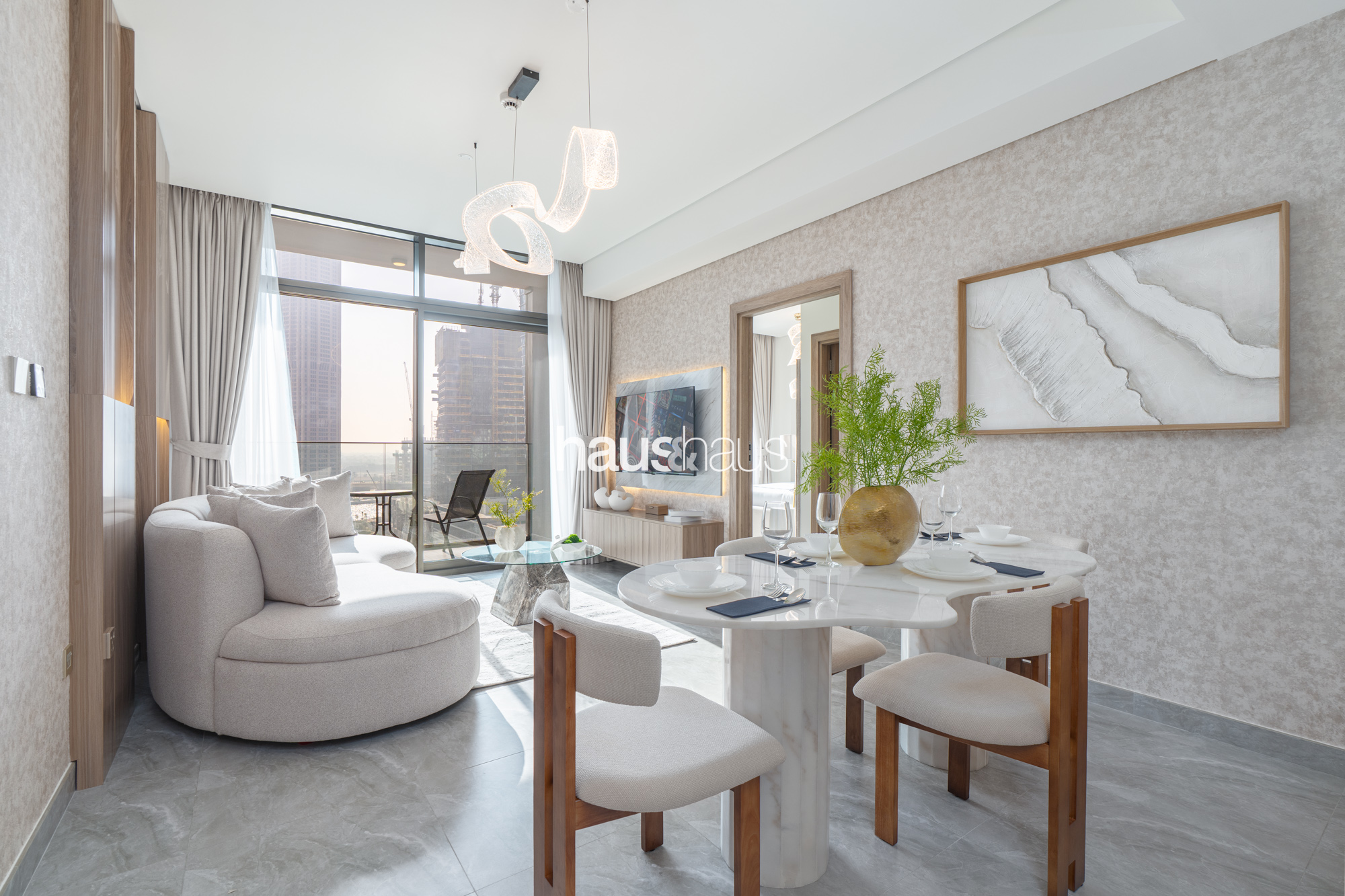 Charming 2BR | Canal View | Cozy Balcony
