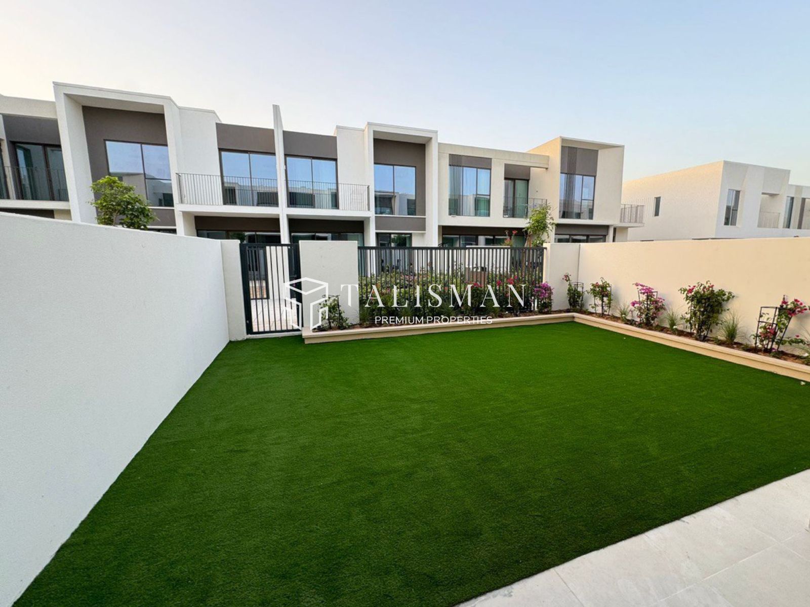 VACANT | CLOSE TO CLUBHOUSE | SPACIOUS LAYOUT