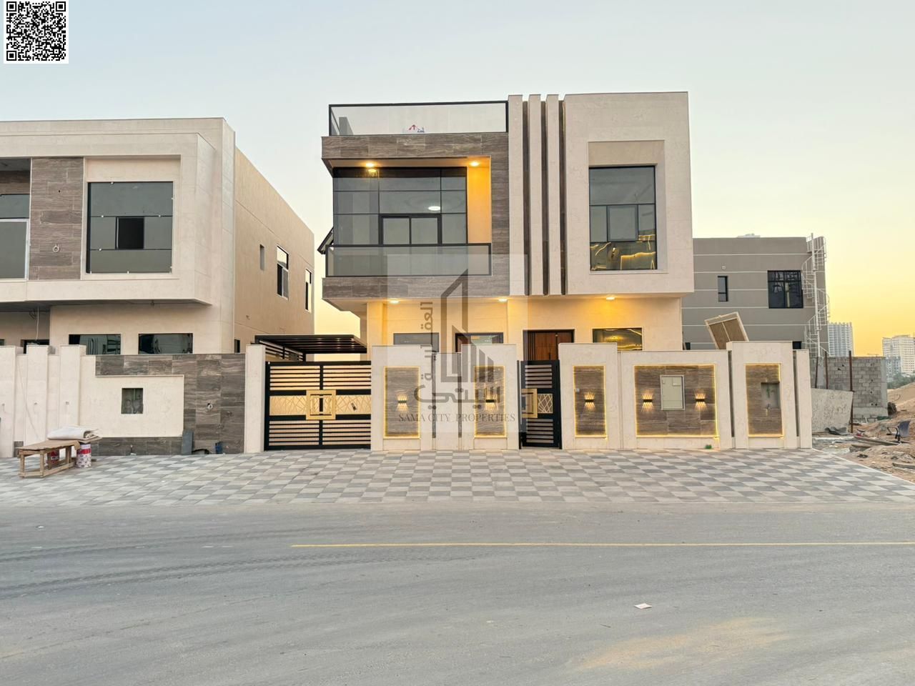 Villa for Sale in Al-Haliyo Consisting of: 5 Master Bedrooms • Majlis with Bathroom • Living Room with Bathroom • Main Kitchen • Maid's Room •