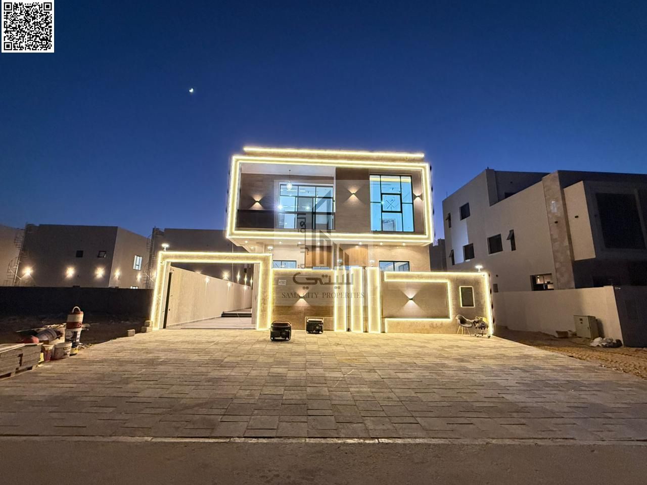 Villa for Sale in Al-Haliyo Consisting of: 7 Master Bedrooms • Majlis with Bathroom • Living Room with Bathroom • Main Kitchen • Maid's Room •