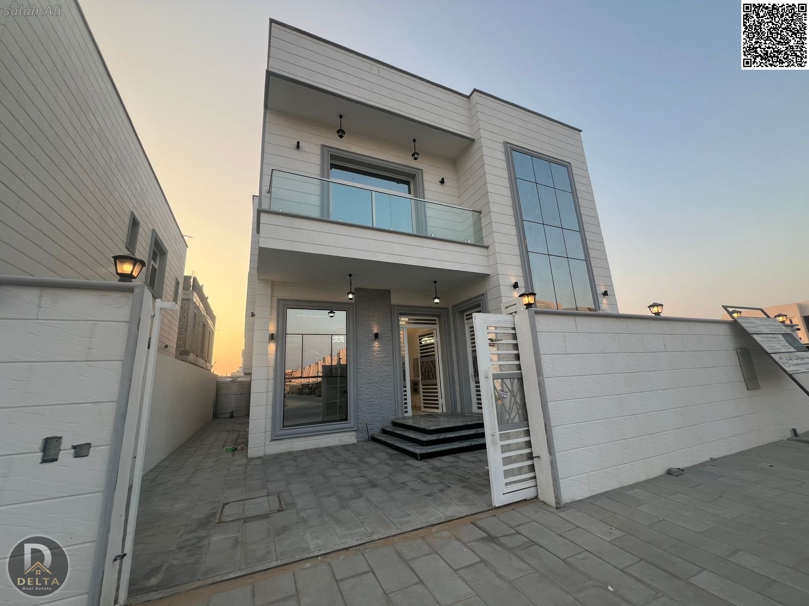 4 Adjacent Villas | 5 Master Bedrooms | Prime Location with Services | Fees Included