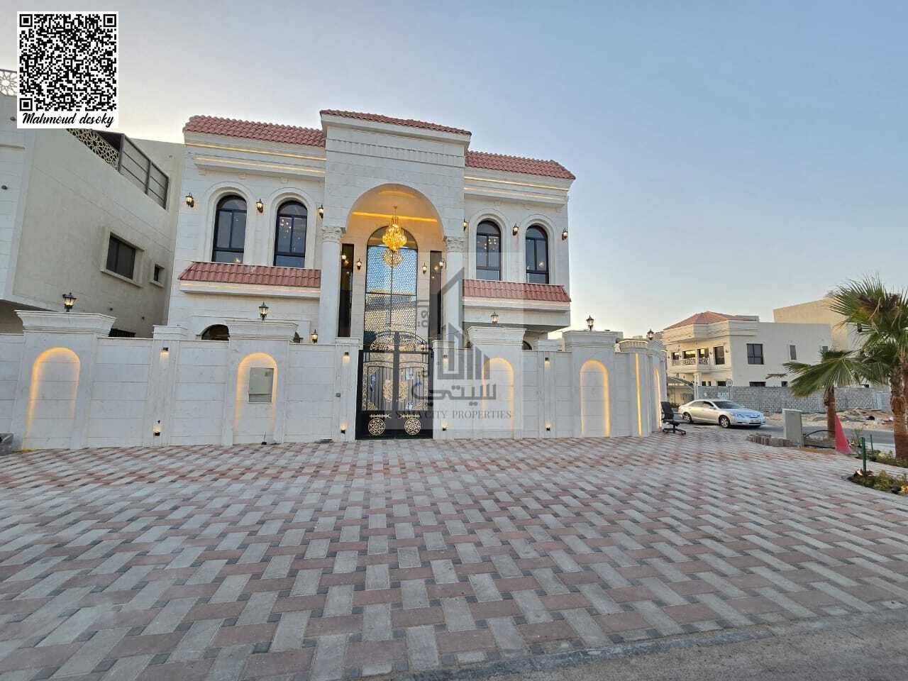 Corner villa for sale on two streets with a super deluxe finish.