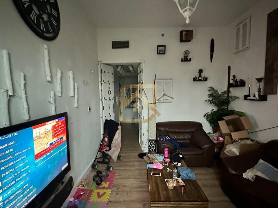 Fully Furnished & Upgraded | Closed Kitchen