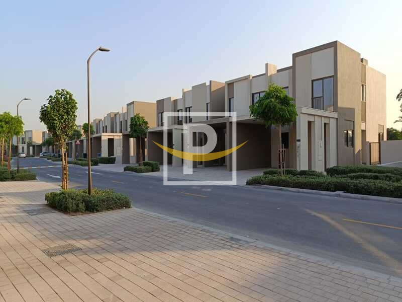Spacious Townhouse|Bright|Brand New and Luxurious