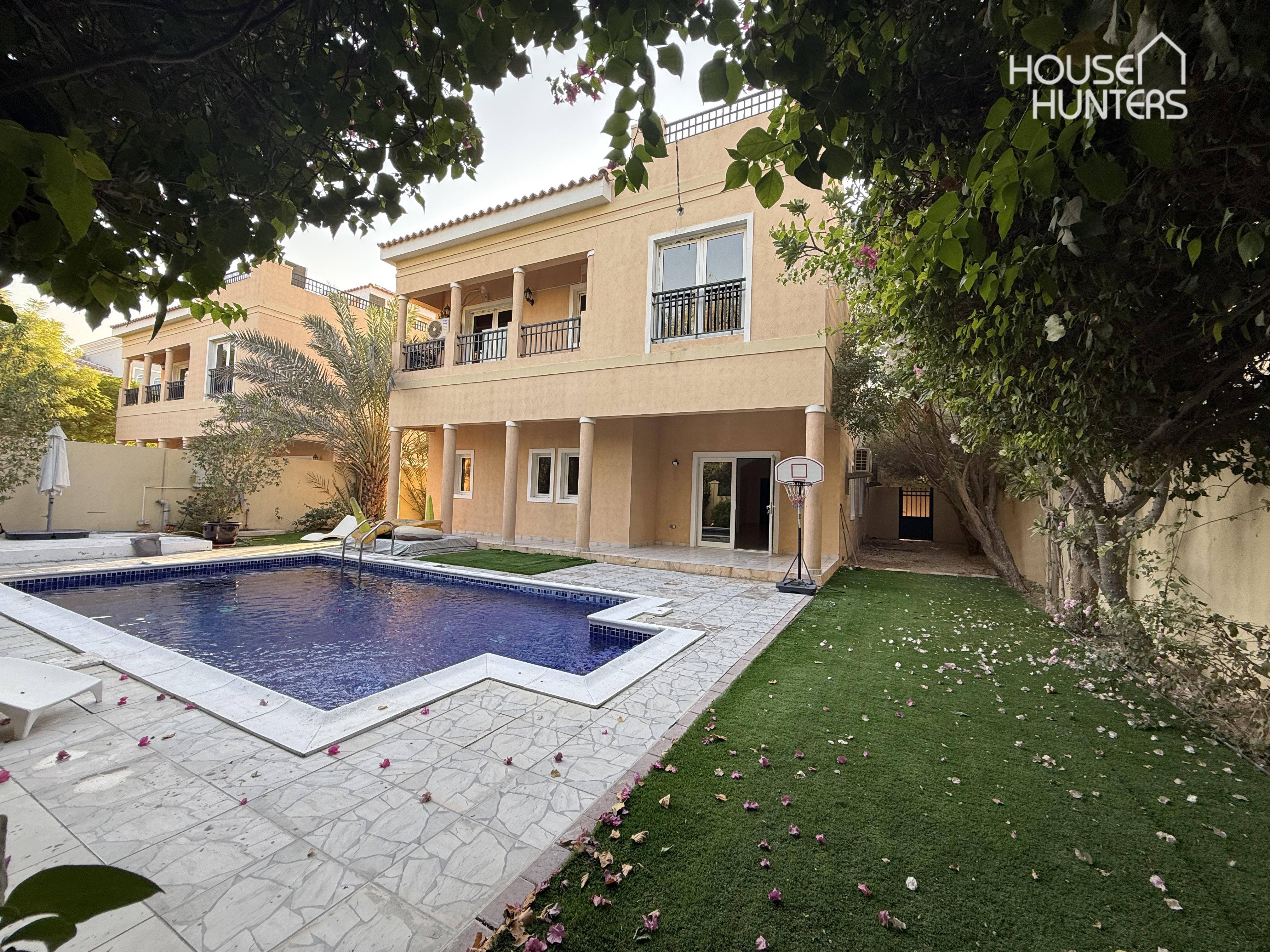 Vacant | Private pool and garden | Closed kitchen