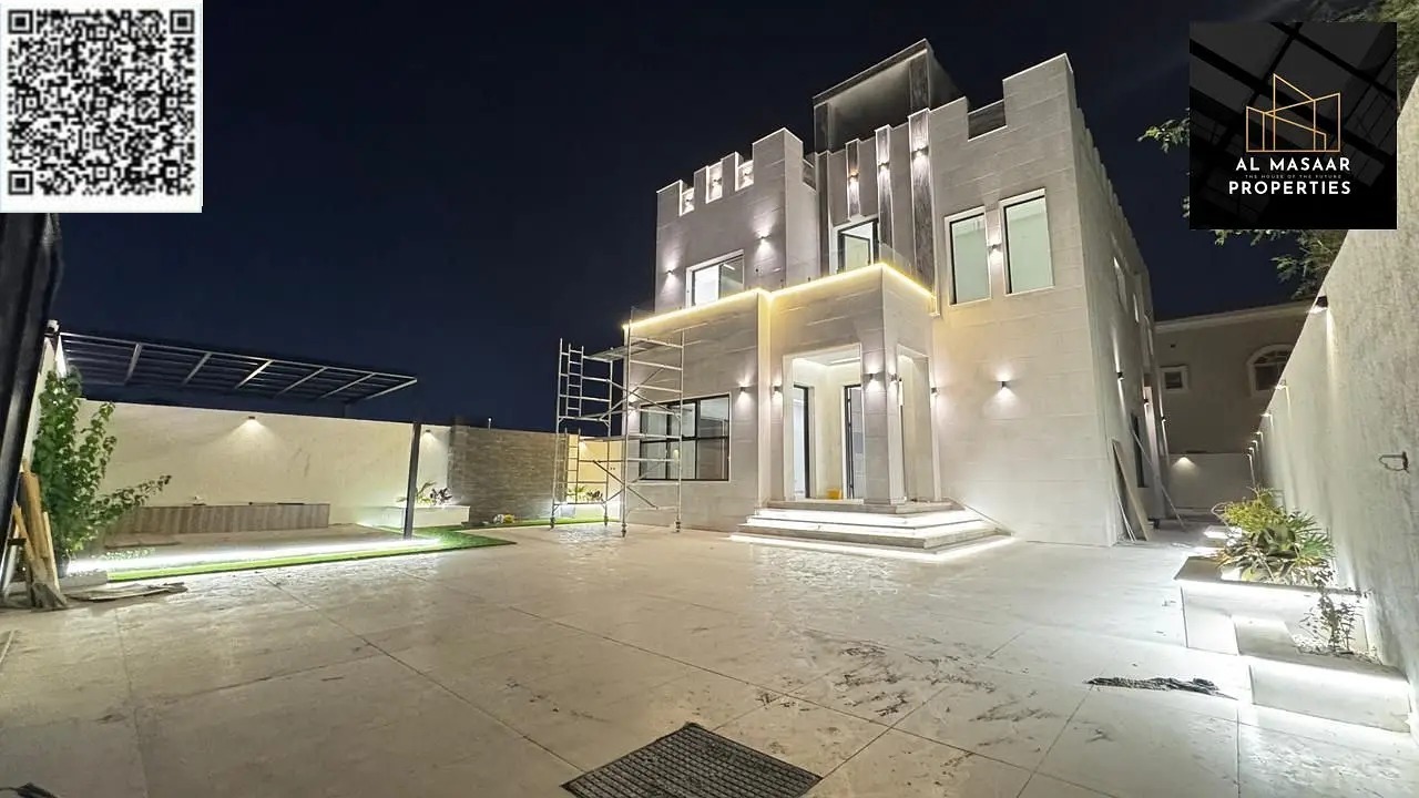 Villa for sale on the main street, close to amenities, 5 rooms and a garden, price includes electricity, water and air conditioning