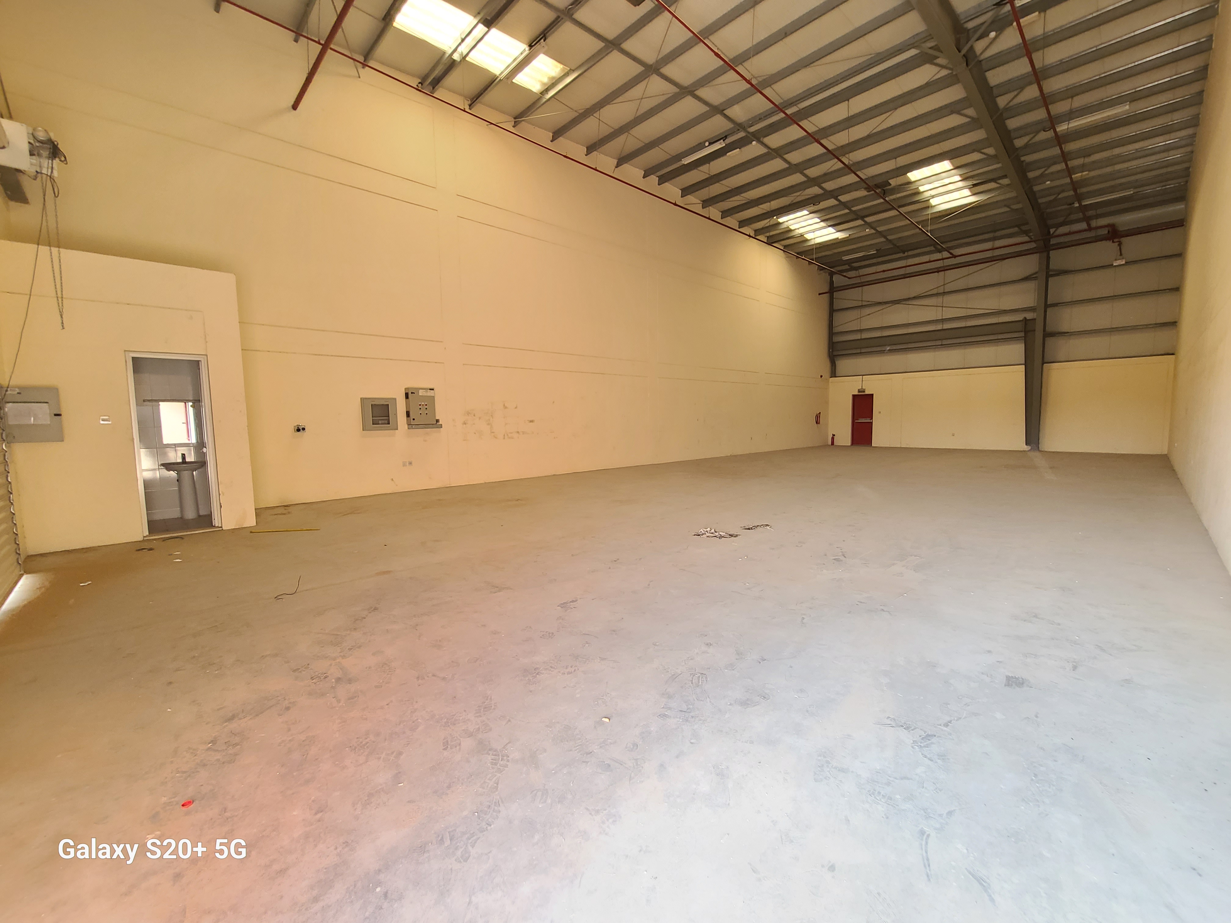 Wherehouse available for rent at road side al sajja sharjah