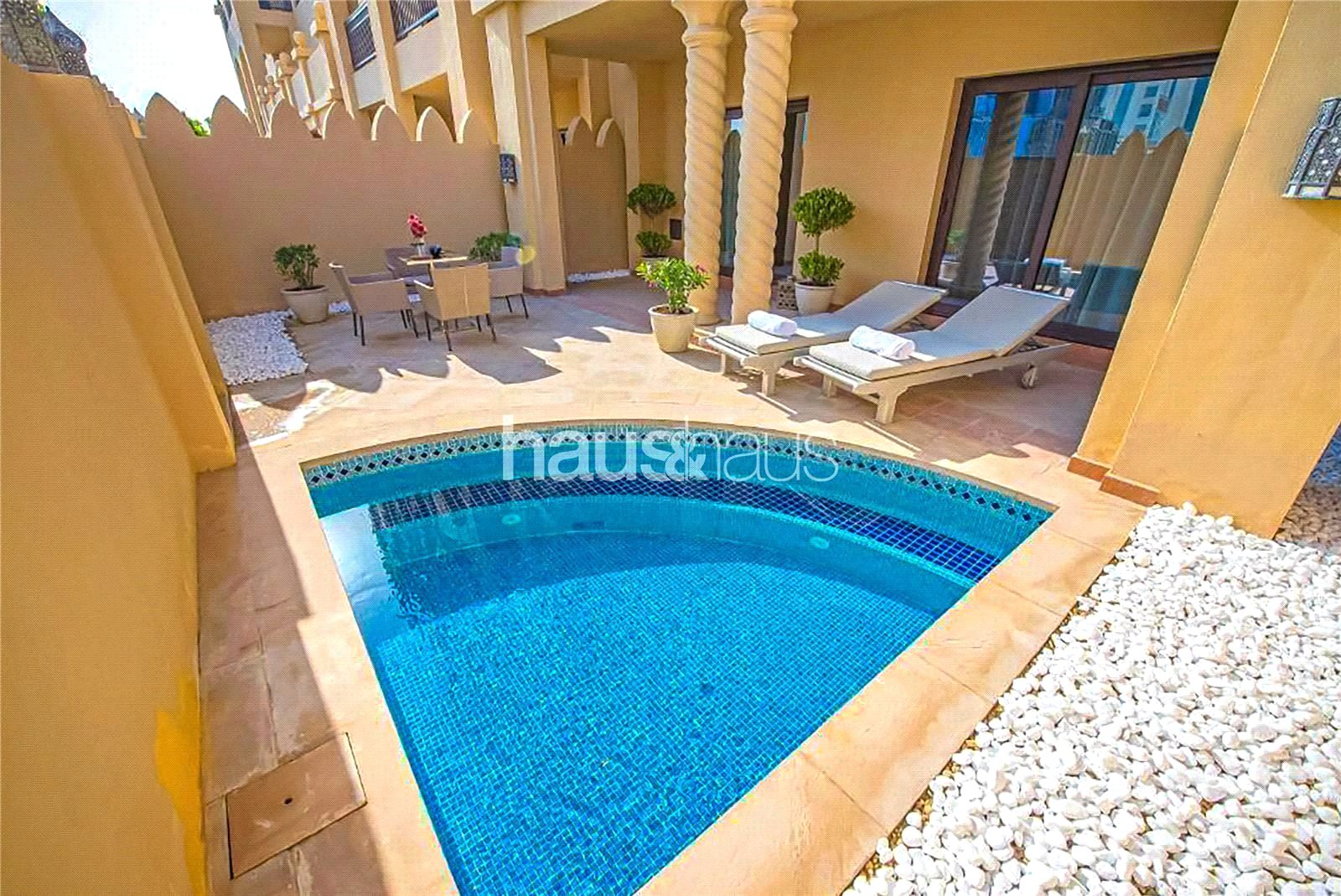 Vacant | Courtyard | Pool | Beach Access