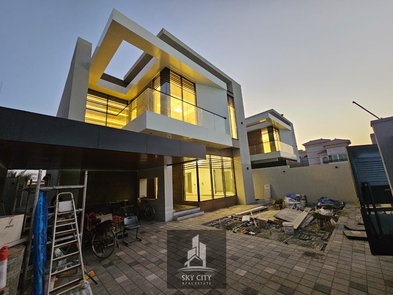 Ready-to-move-in villa for sale in Al Rawda, close to all amenities, including electricity and water.