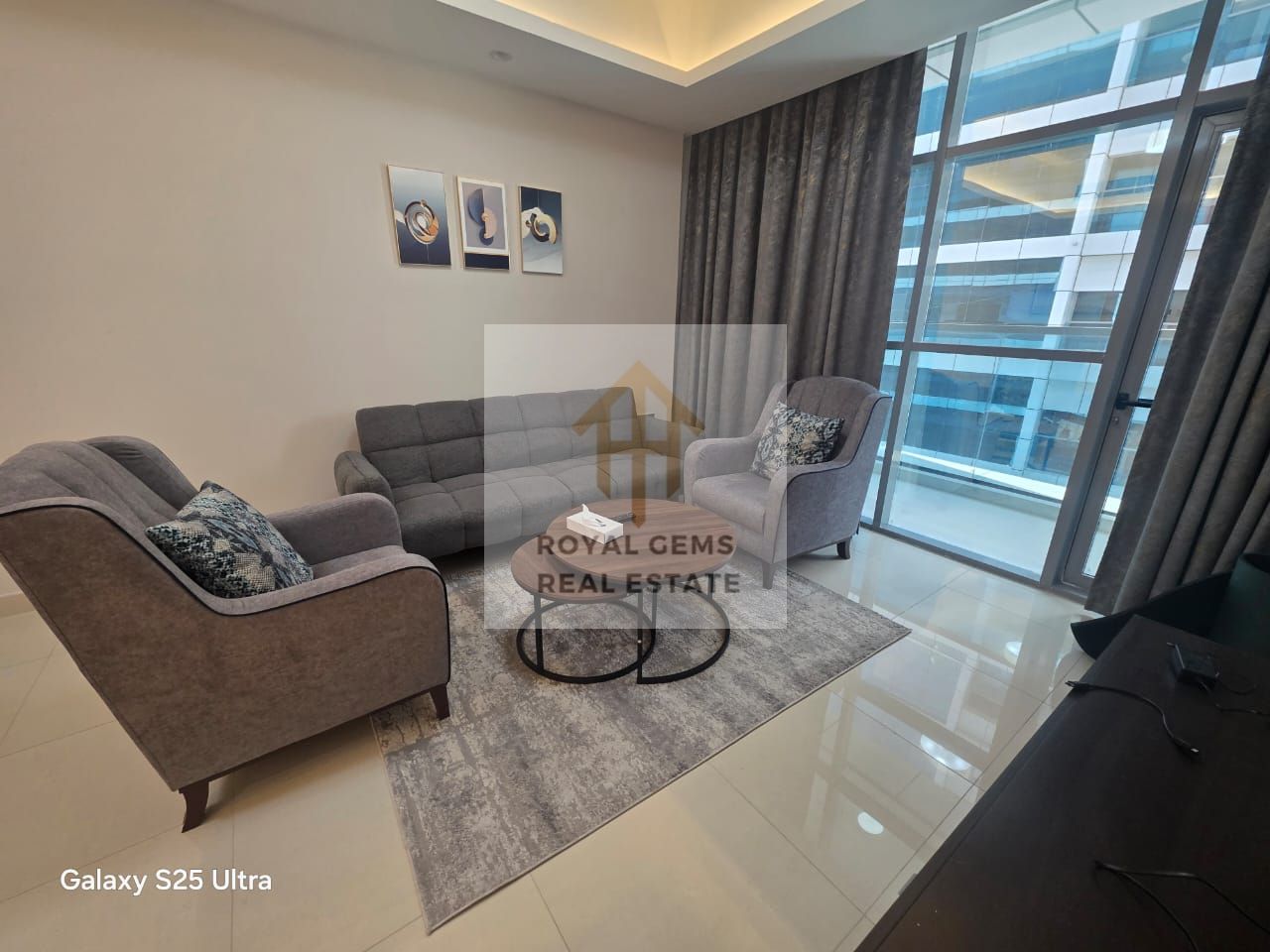 Rent { 1bhk full furnished and open view + high quality+ freehold 100%