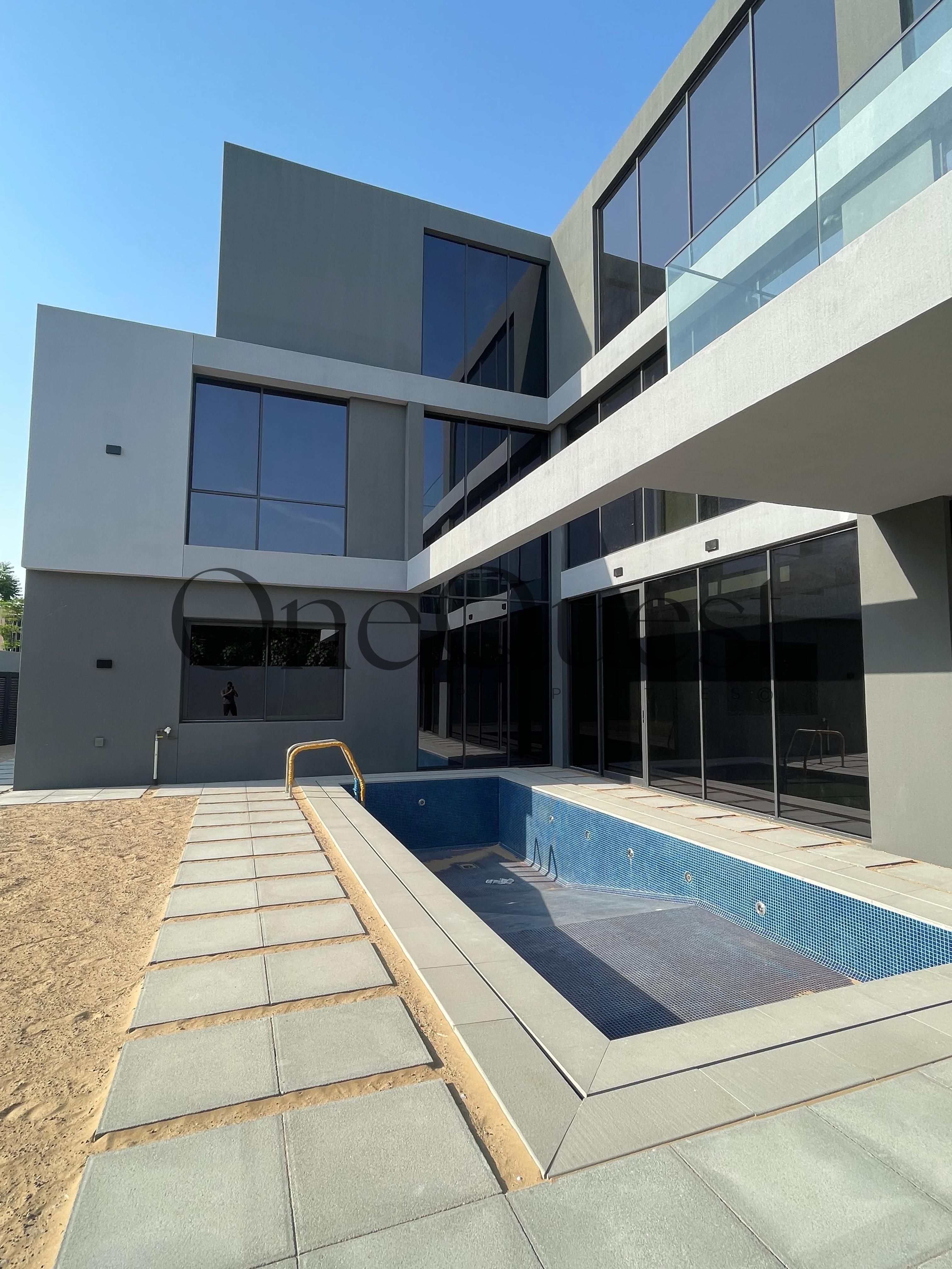 5 BR SINATURE VILLA | FREEHOLD | CORNER