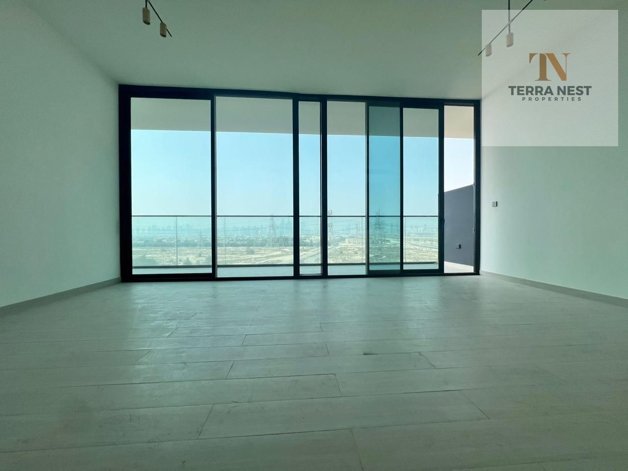 LUXURY LIVING 1 BR | HIGH FLOOR | UNIQUE LAYOUT