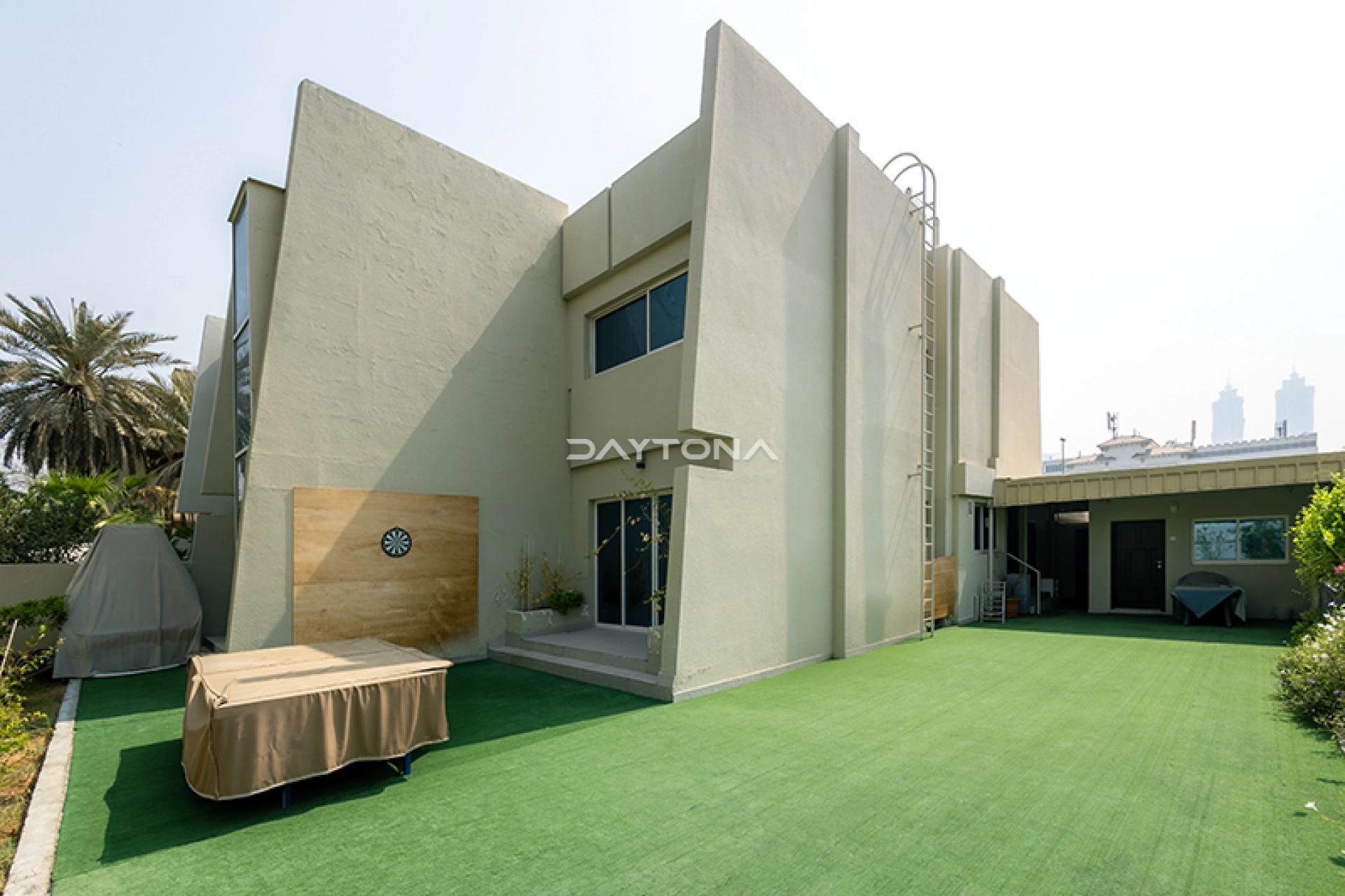 3 BEDROOM VILLA | PRIVATE GARDEN | JUMEIRAH 2