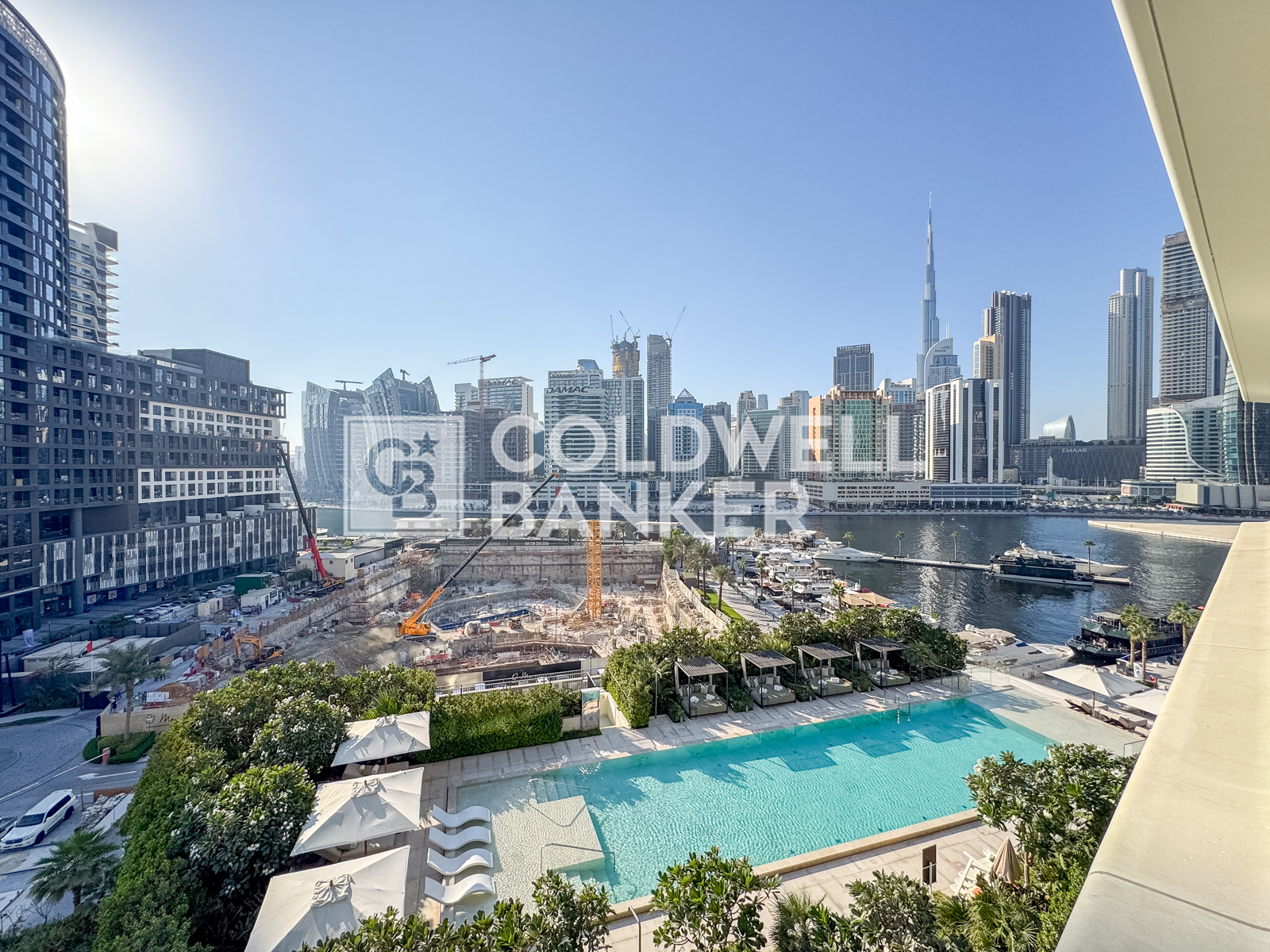 Elite Branded Residence | Skyline And Canal View