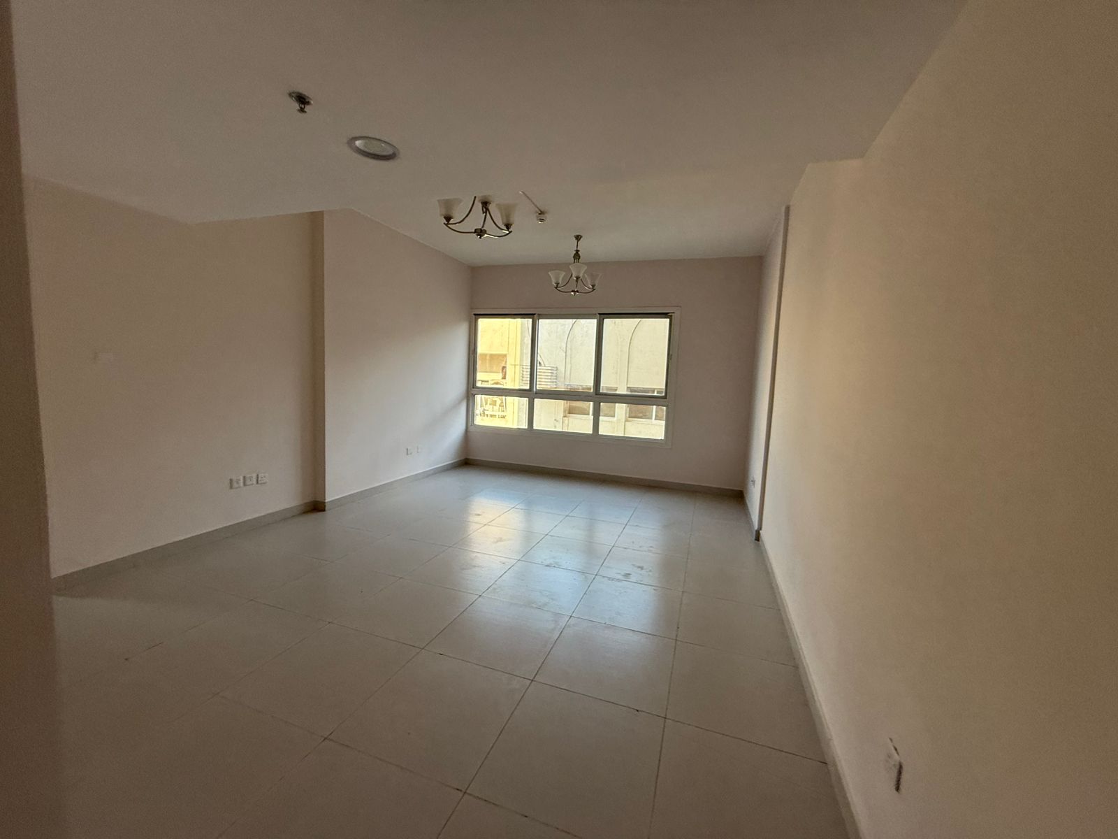 Free AC, free parking, brand-new unit, spacious layout, high-end finishing, master bedroom, flexible payment options, prime location.