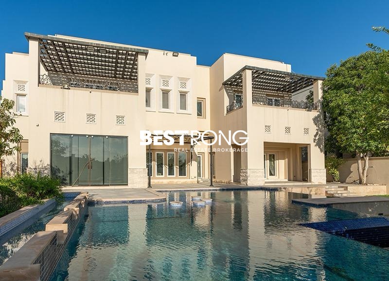 5BR Luxury Villa with Panoramic Lake View