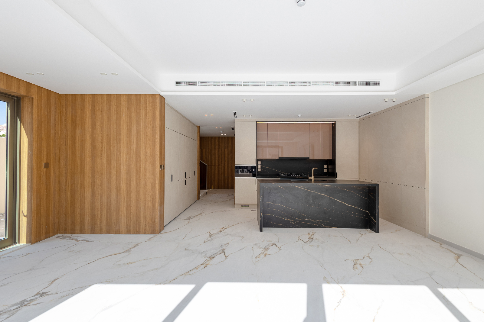 Modern | Sought after Location | Lagoon Facing