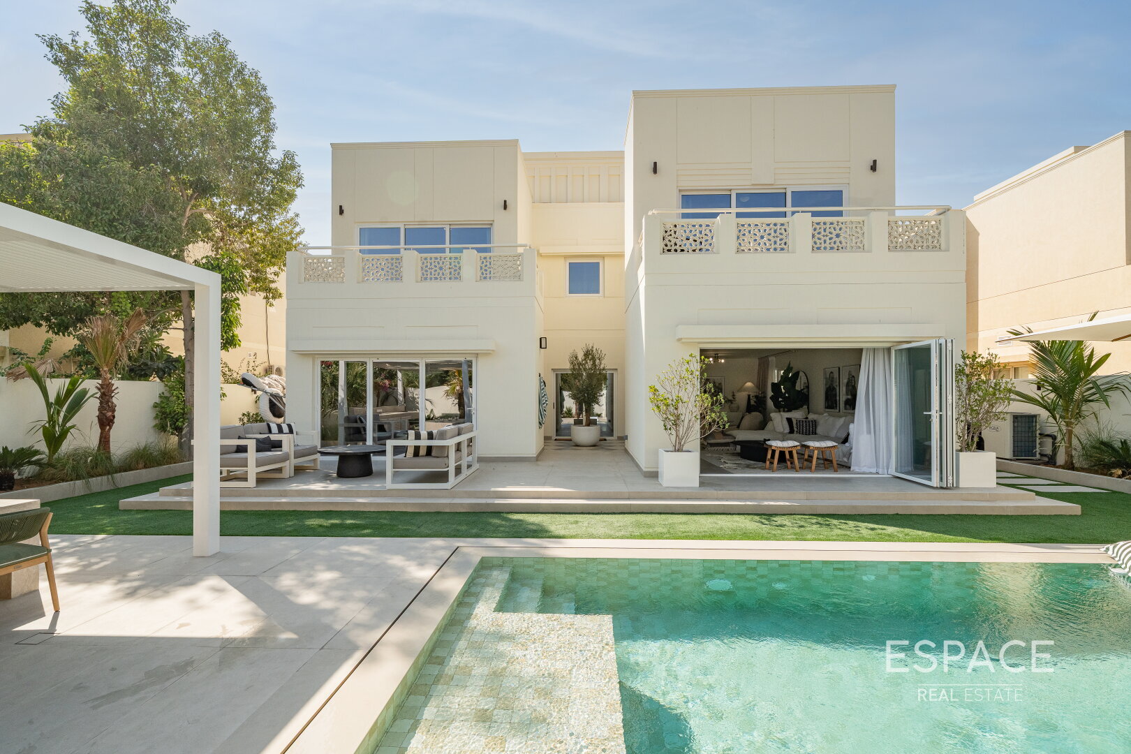 Stunning Turn Key Family Home With Pool