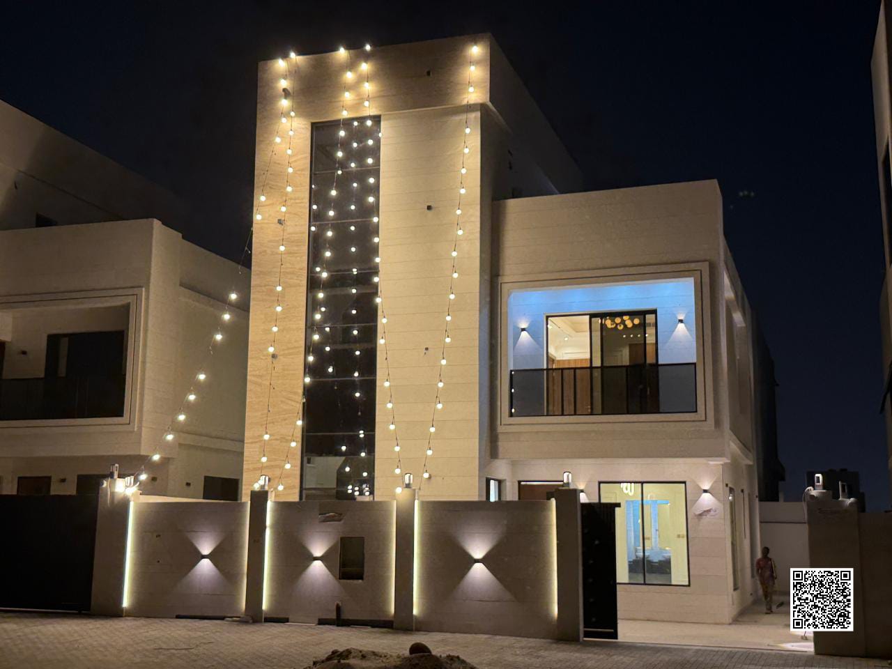 For sale: A luxurious villa in Ajman, including registration and ownership fees. Excellent finishing. Freehold ownership for life for all nationalities with attractive bank financing options available.
