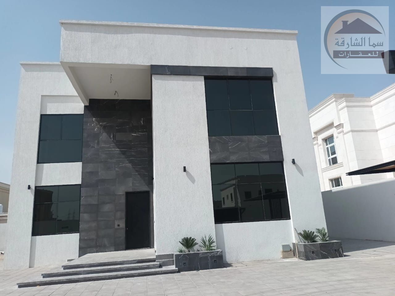 In the best location in Hoshi, the highest priced and most upscale, a villa for sale at a bargain price, freehold for Arabs, area of 5000 square fee