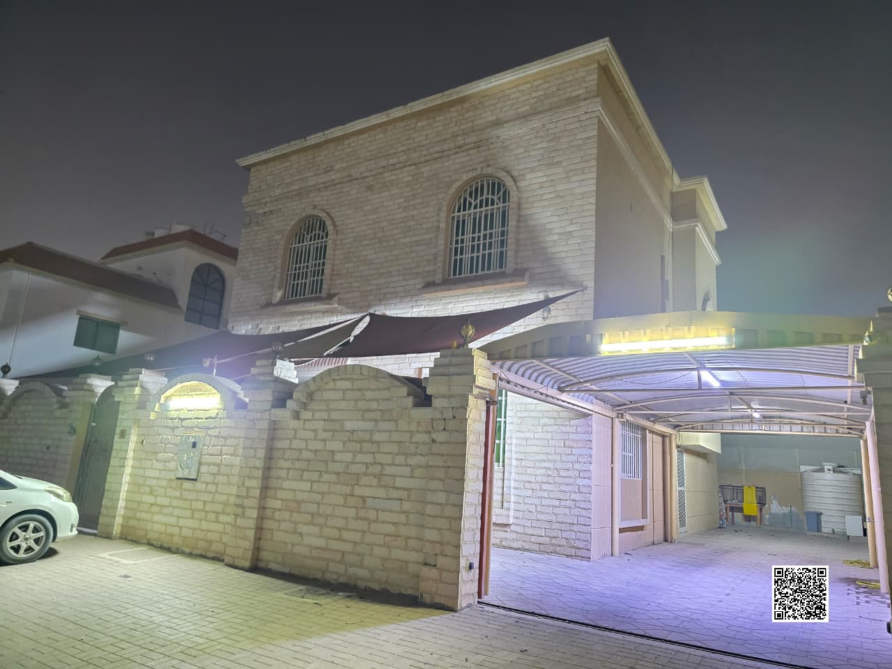 For sale: 10-year-old villa in Ajman, Al Rawda, directly opposite a mosque. 5 master bedrooms, living room, majlis, and maid's room. Freehold ownershi