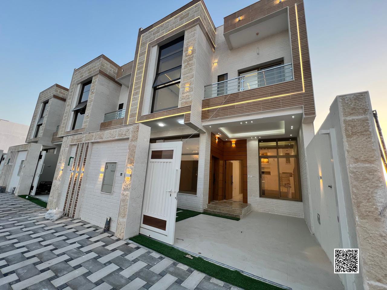 Villa at a bargain price in an excellent location near a mosque. Four master bedrooms, ready to move in, in a quiet area close to all services.
