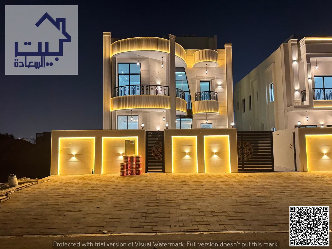 Classic villa for sale in Al-Haliyo 2. Front setback for cars. The villa consists of: Majlis and living room 5 master bedrooms 6 bathrooms
