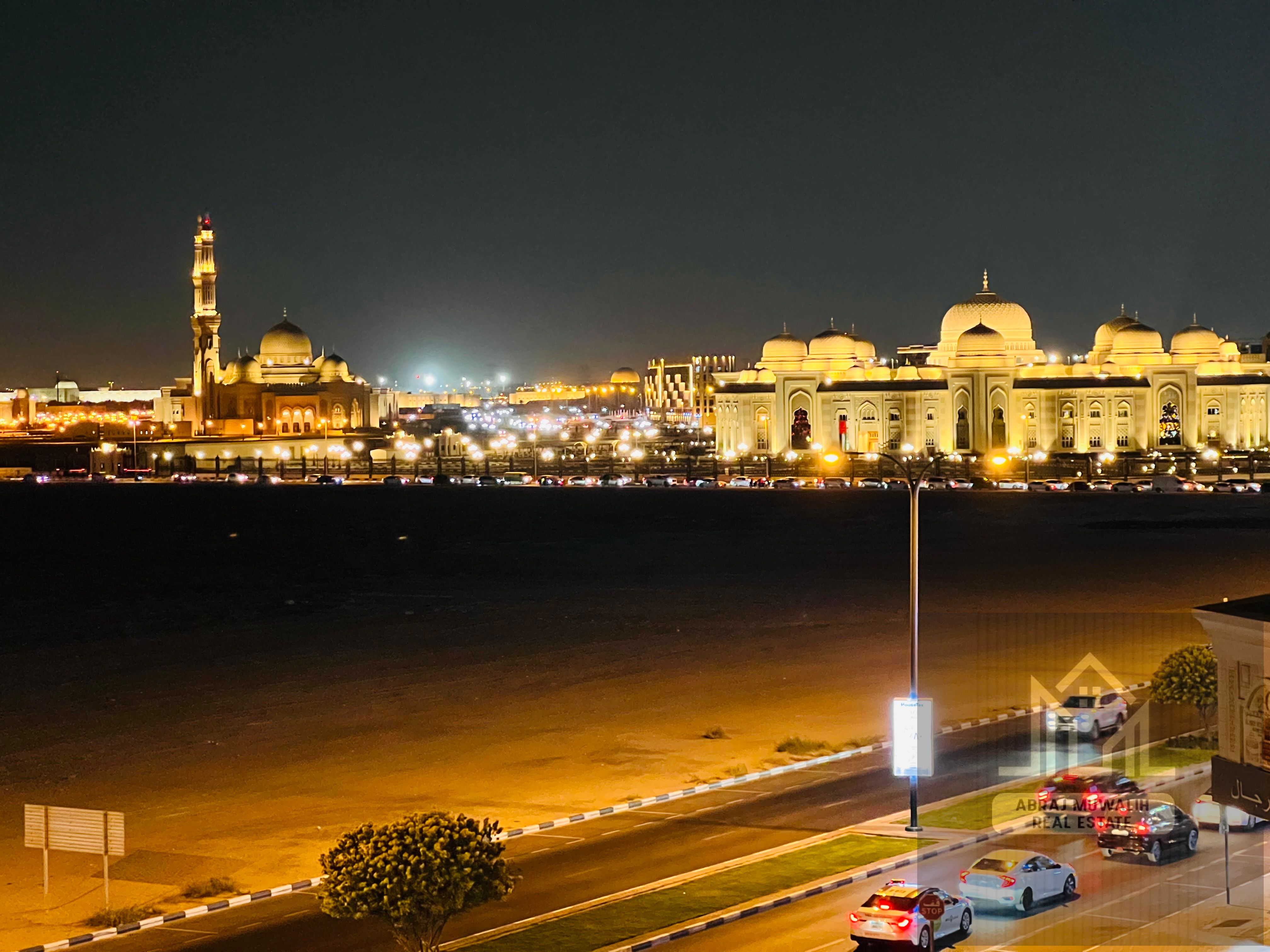 BIG SPECIOUS HALL & ROOM \\ NIGHT BEST VEIW IN UNIVERCITY \\