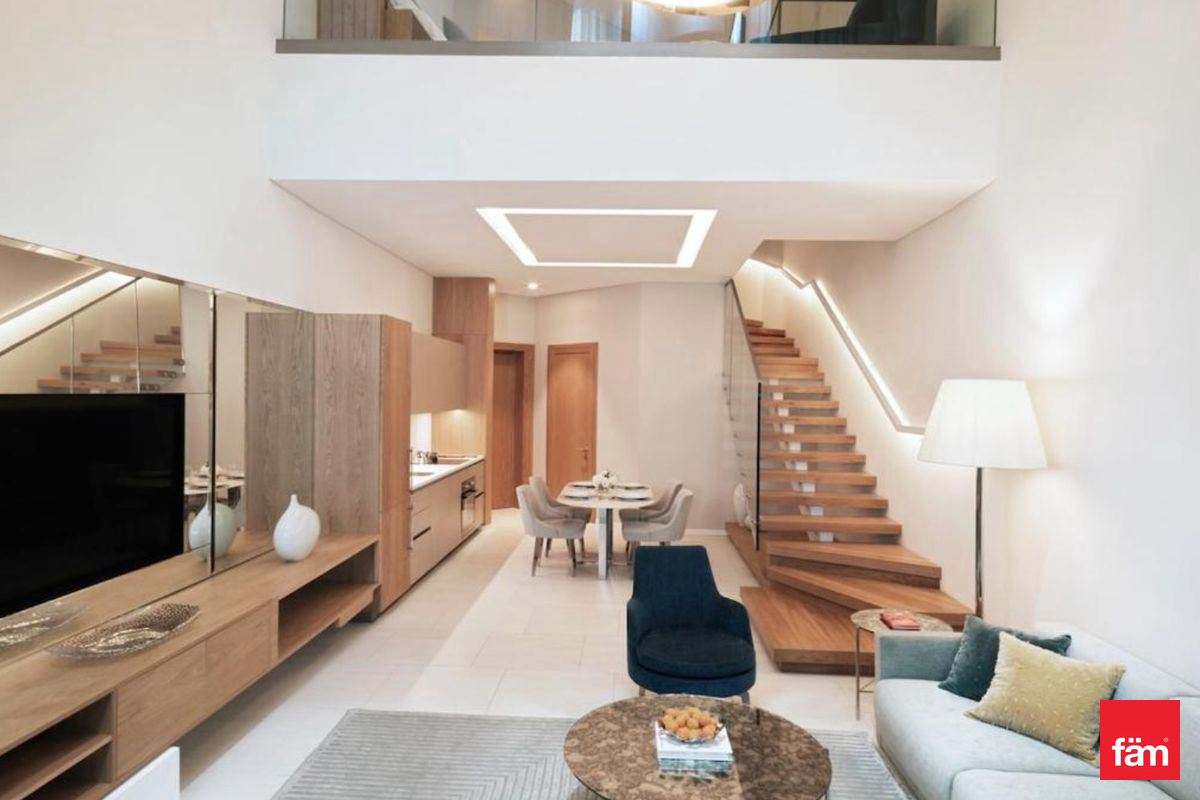 Bright 1BR with Creek plus Frame Views