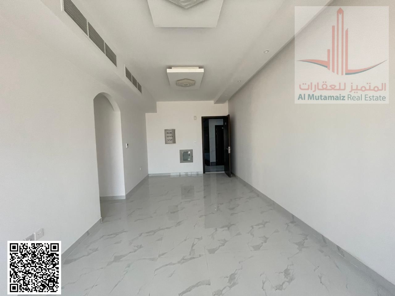For sale in Ajman: Al Nuaimiya building, corner lot on two streets, residential/commercial, excellent location. Current income: 246,000 AED. Price: 2,