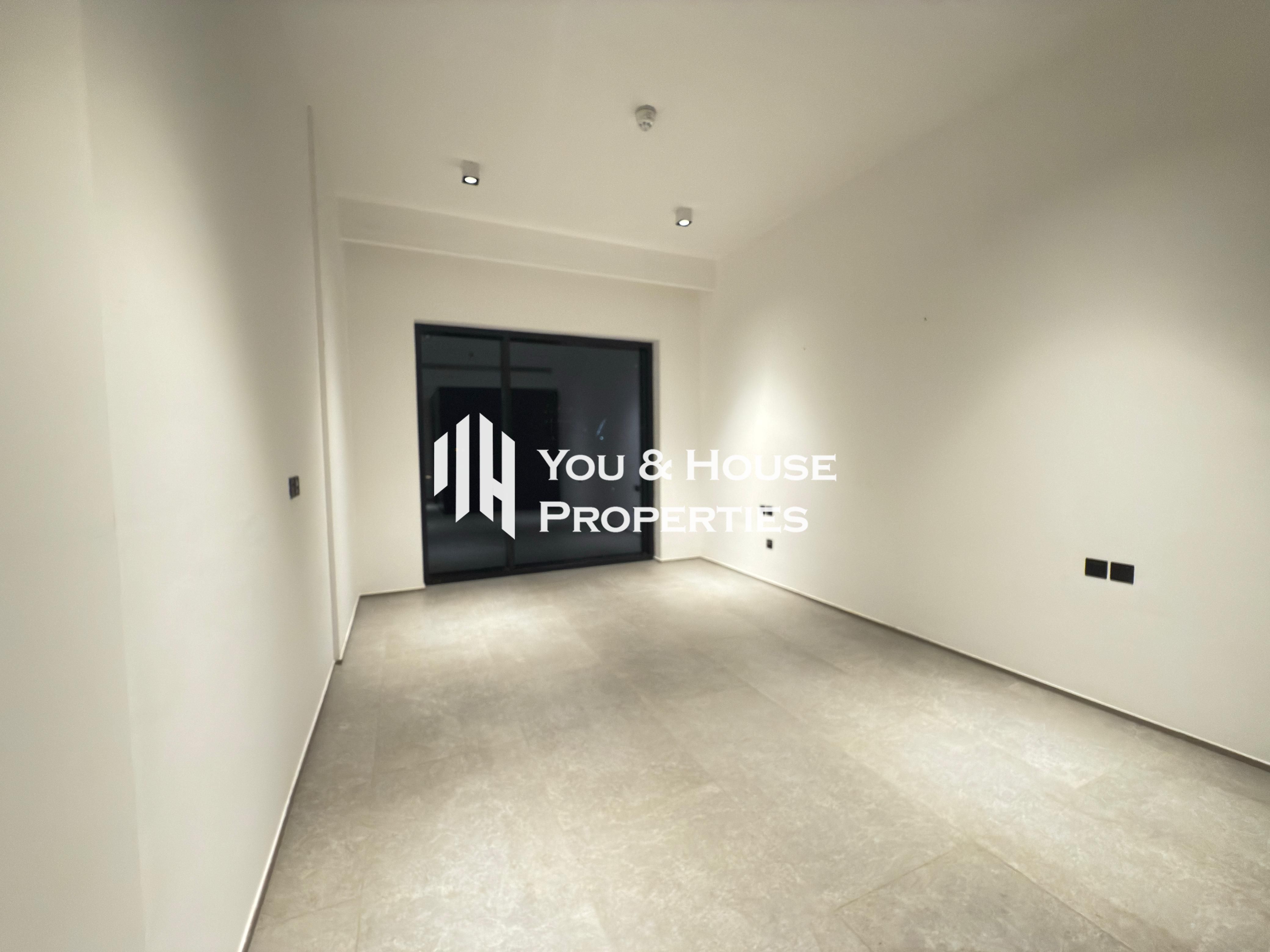 Spacious 2BR I Bright Unit | Modern Layout I With Fitted Kitchen