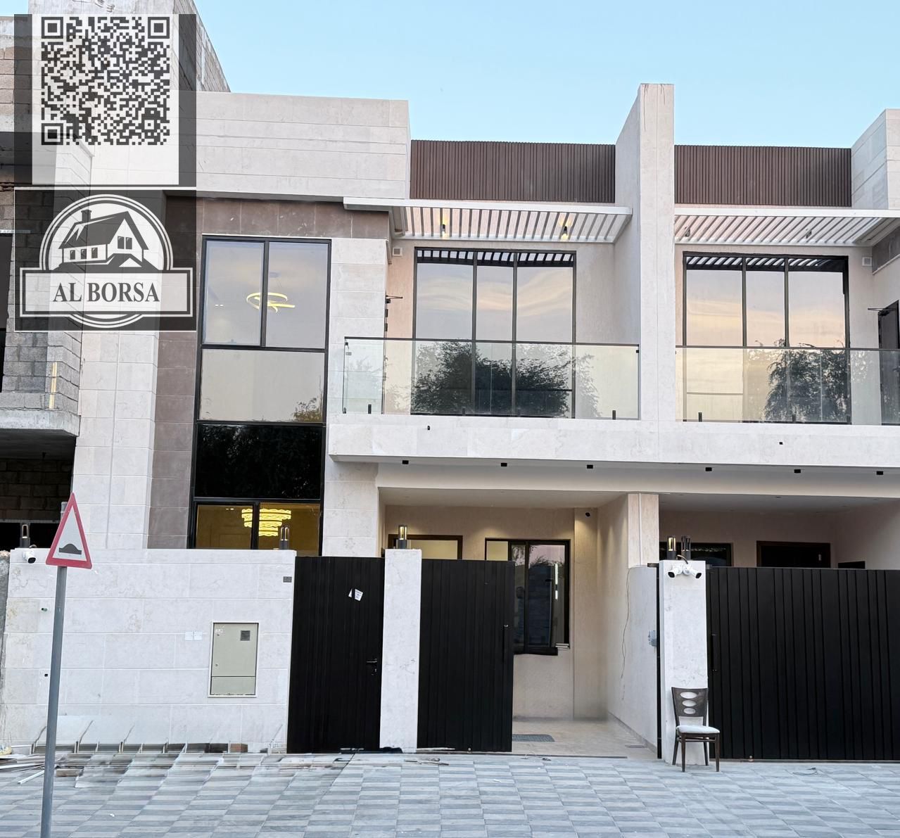For sale in Al-Haliyo 1, a two-story villa with a roof, 5 rooms, a majlis, a living room, and a maid's room.