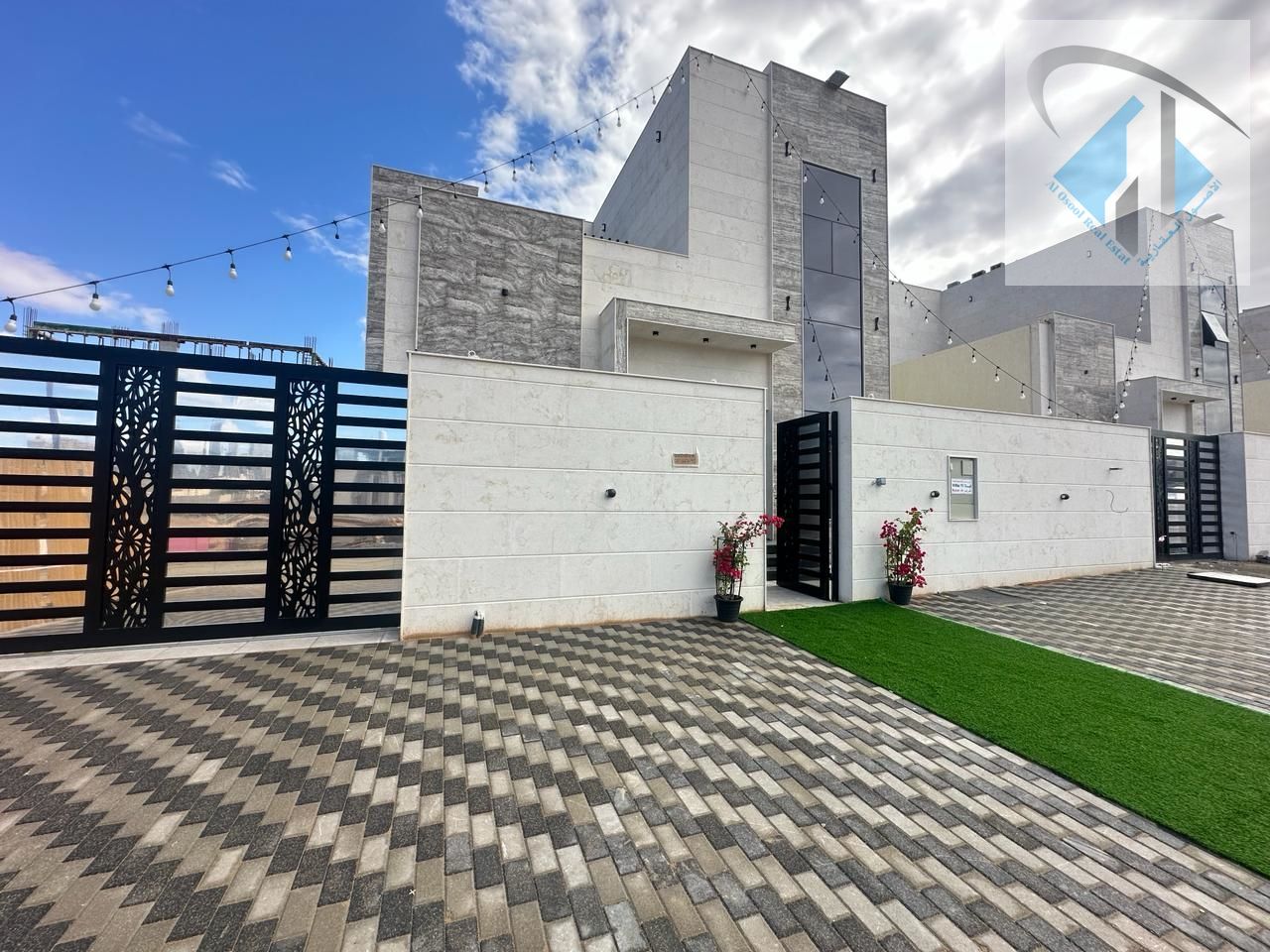 Villa for sale in a prime location, 4 bedrooms, super deluxe finishing, freehold ownership including registration and ownership fees, at a great price