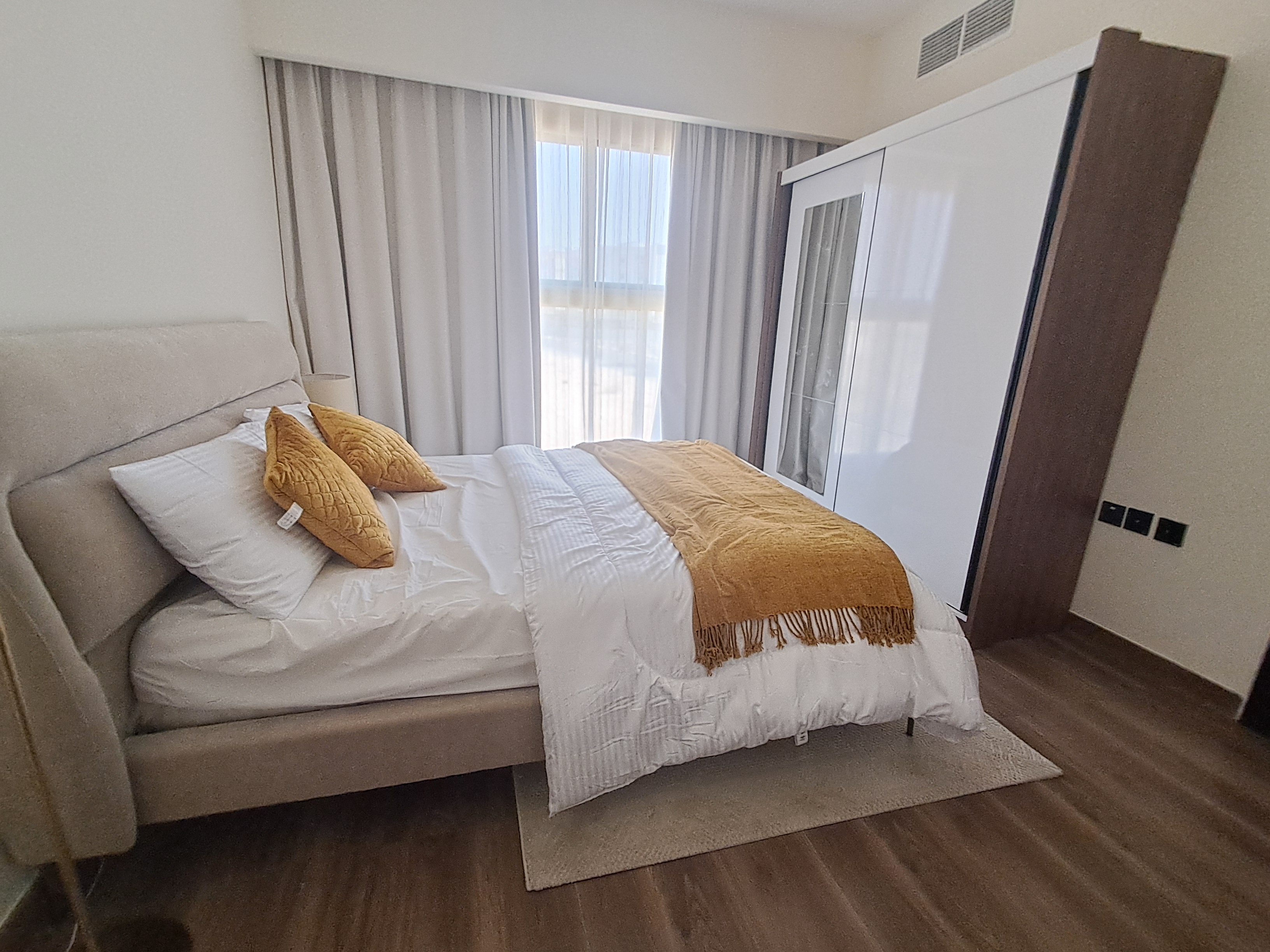Brand new furshed 2BHK with balcony and 3washroom Tilal cite available