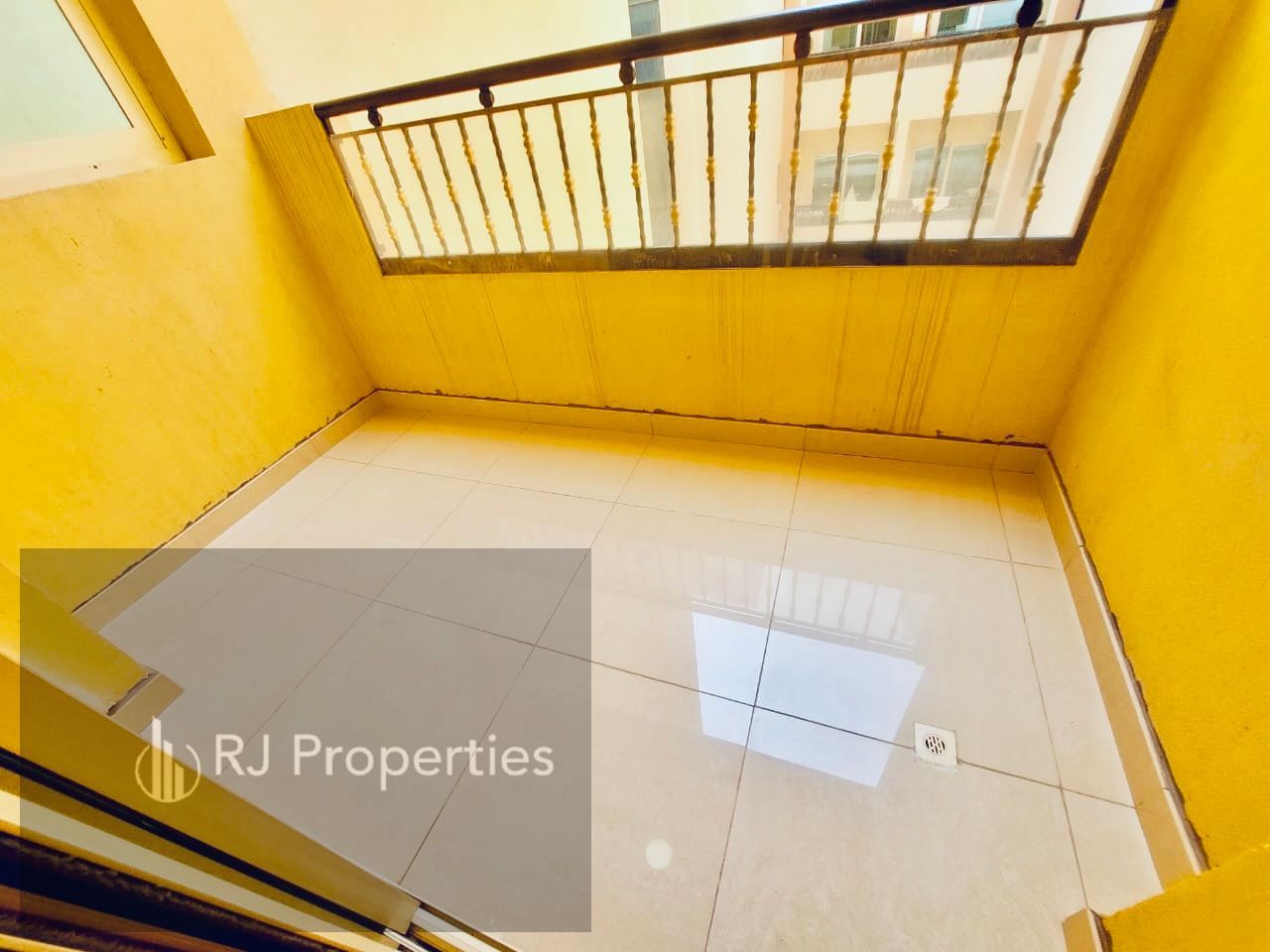 LUXURY 2BHK WITH WARDROBE BALCONY PARKING