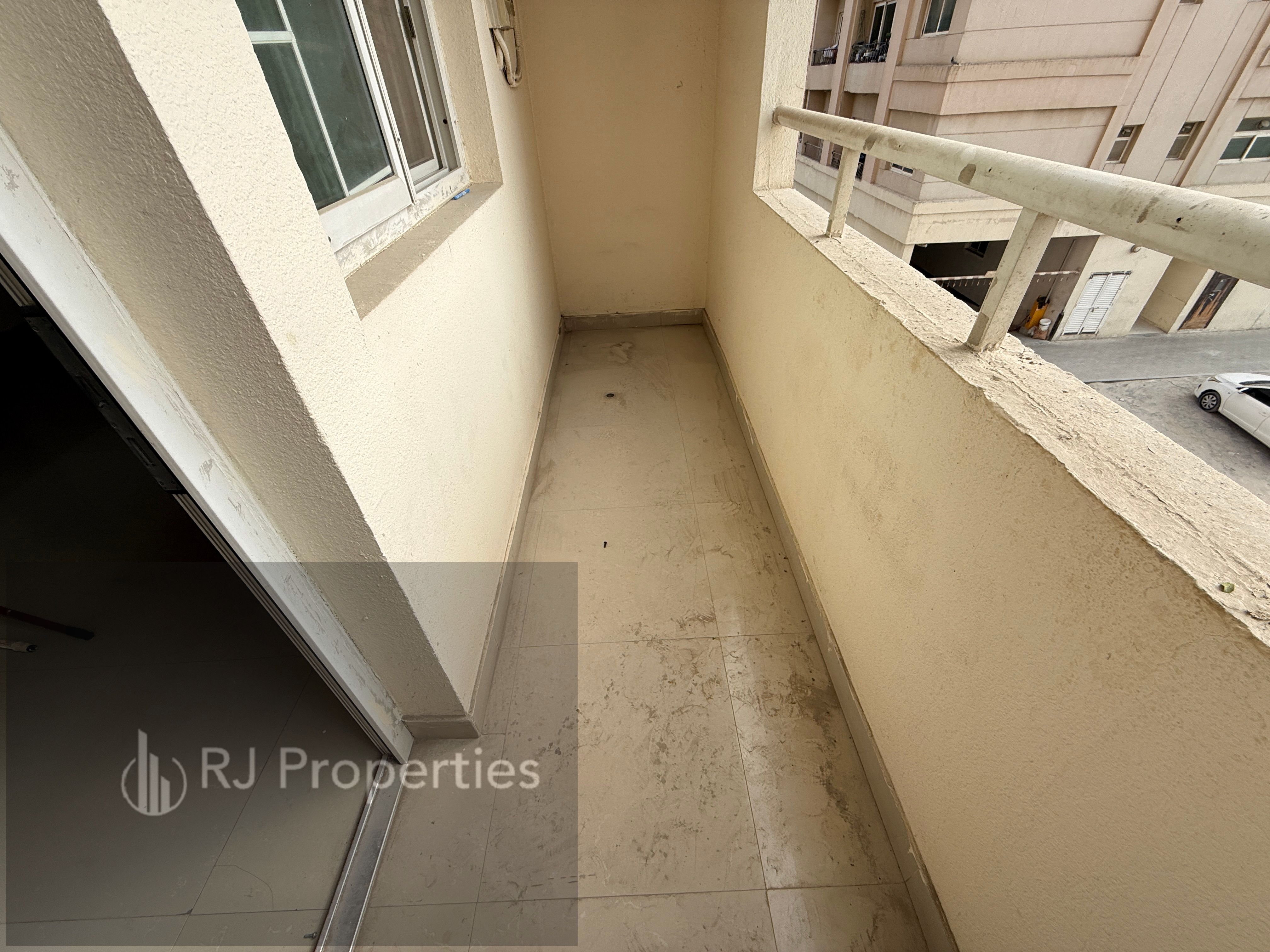 2Bhk with balcony open view near tu Muwaileh bus station