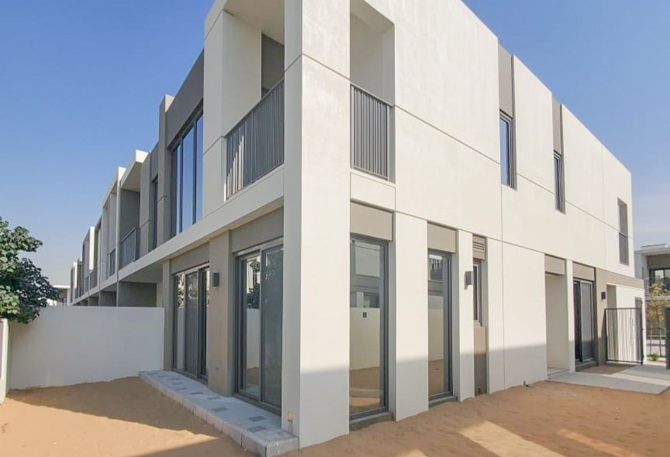 Vacant | Open Layout | Close to Pool