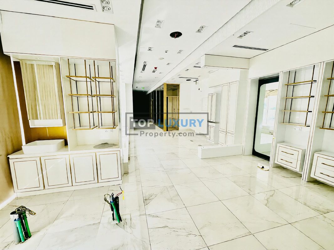READY TO MOVE | FITTED SHOP | PRIME LOCATION