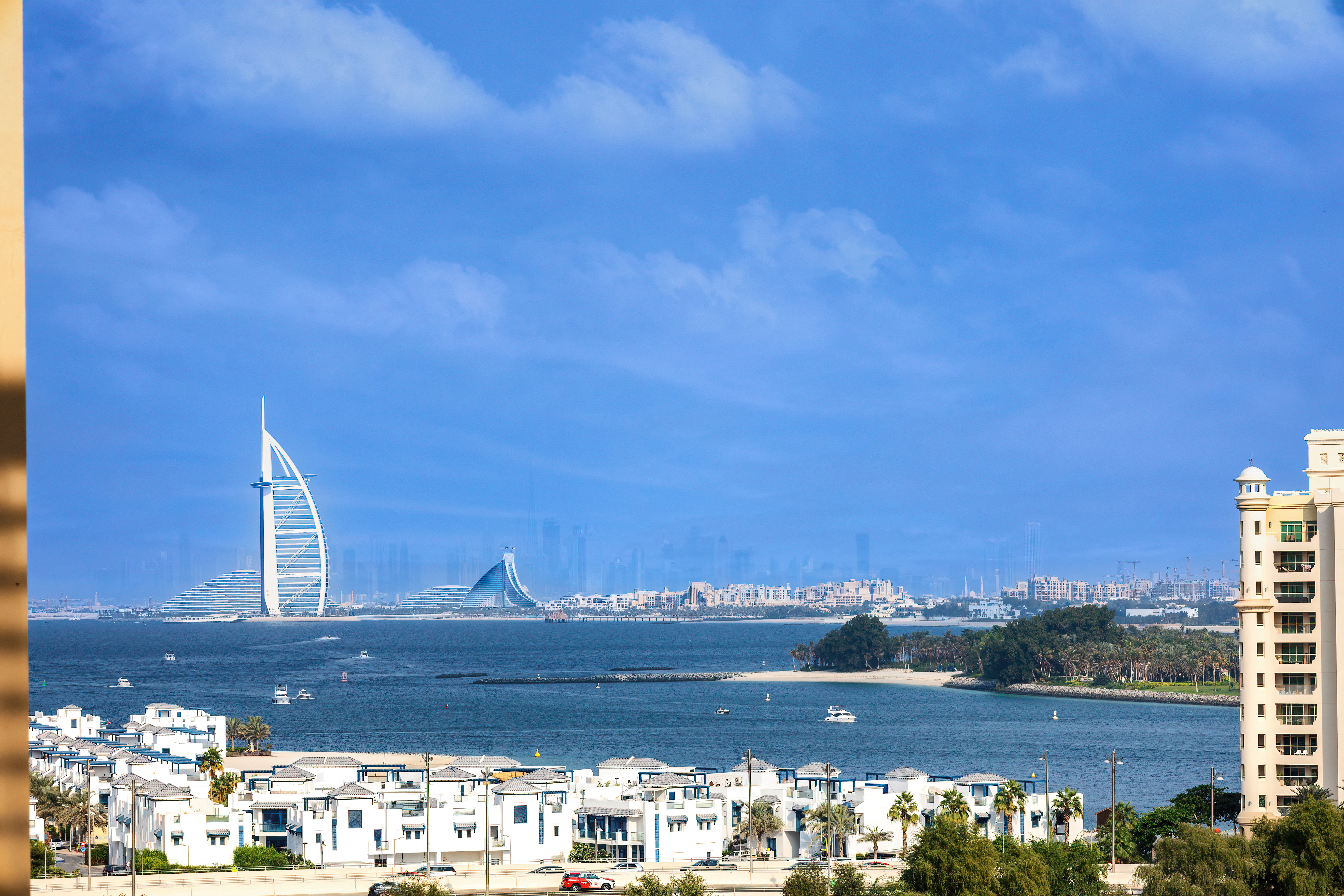 Great Location with View! 2BD Furnished Apartment in Palm Jumeirah