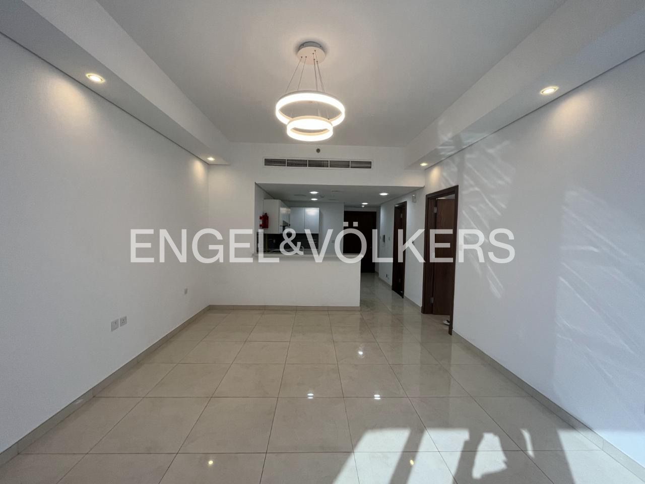 Well Maintained | Bright Unit | Spacious