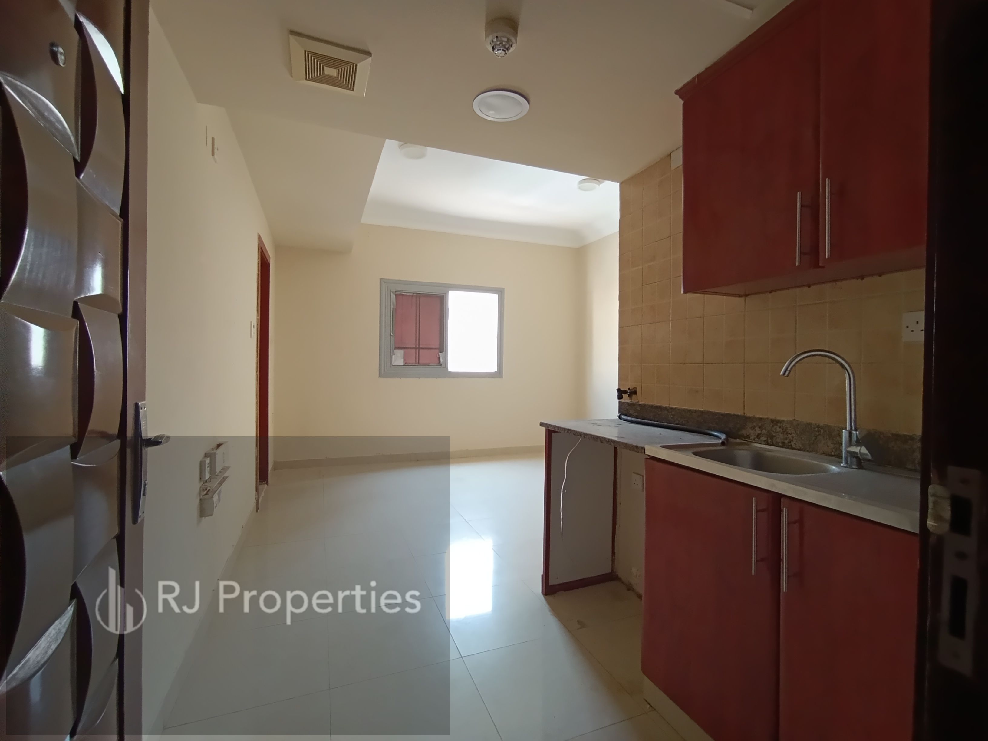Specious Studio apartment Close To Muwaileh Park