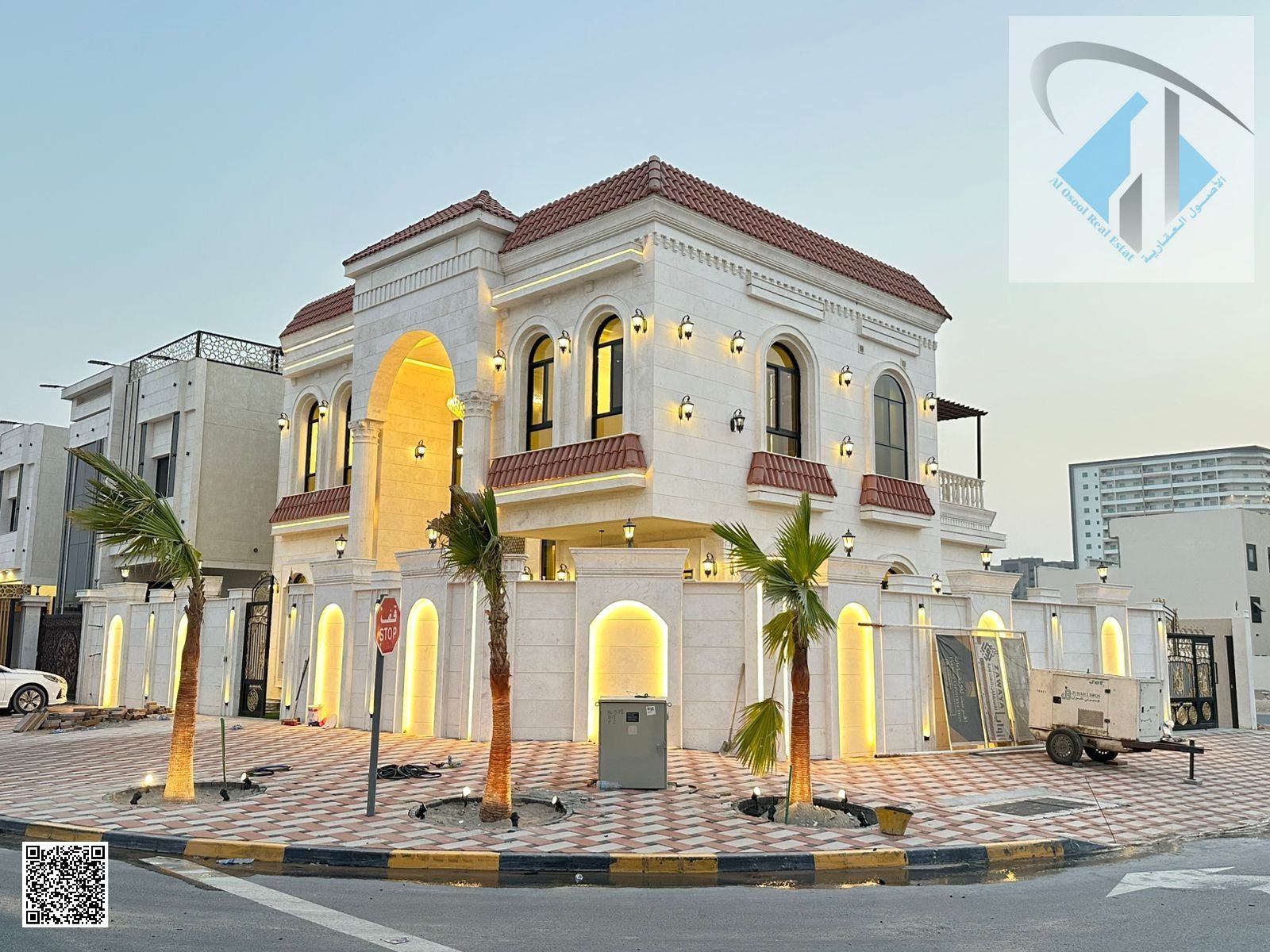 Royal design villa 4300 sq f land very good looking and perfect location