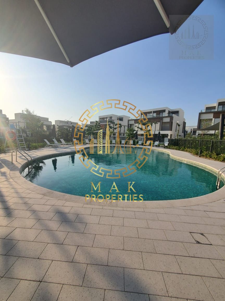 Stunning 4-Bed Villa | Single Row |Vacant