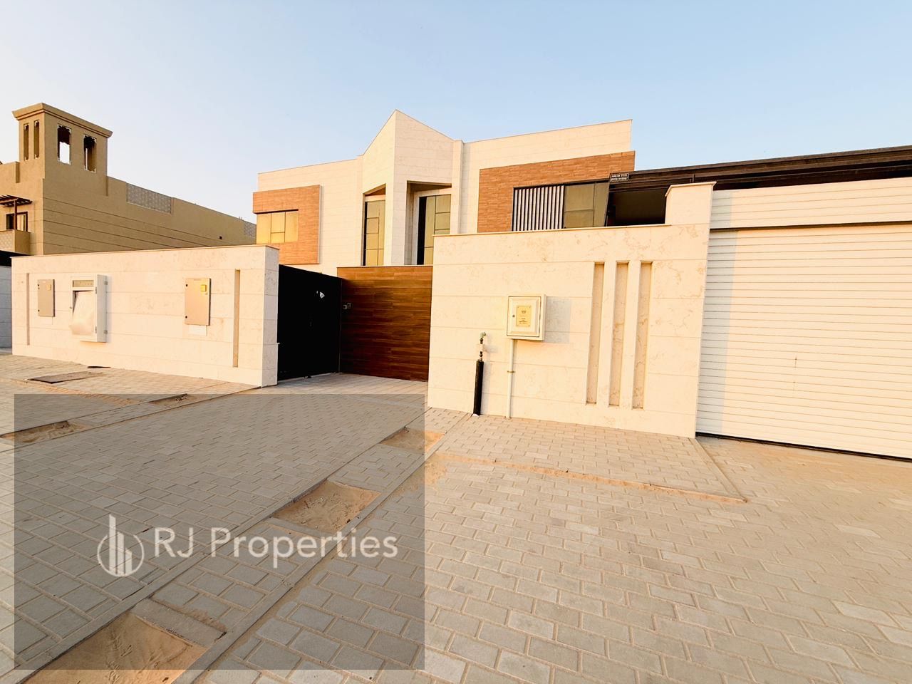 LUXURY 4BHK WITH WARDROBE GARDEN Aera maid room