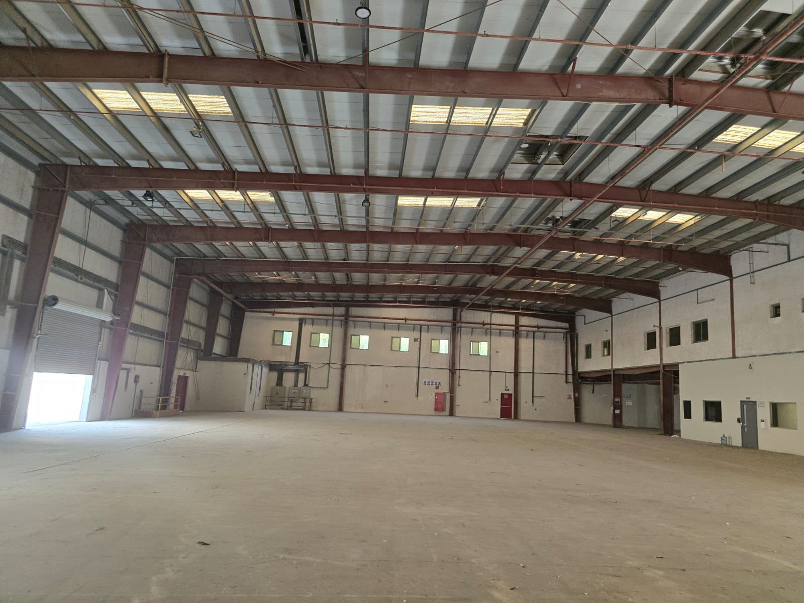 SUPER HUGE WAREHOUSE - SAJJA, SHARJAH - SIZE 47000 SQ FEET - AED 45/- SQ FEET - INDUSTRIAL/STORAGE/LOGISTICS