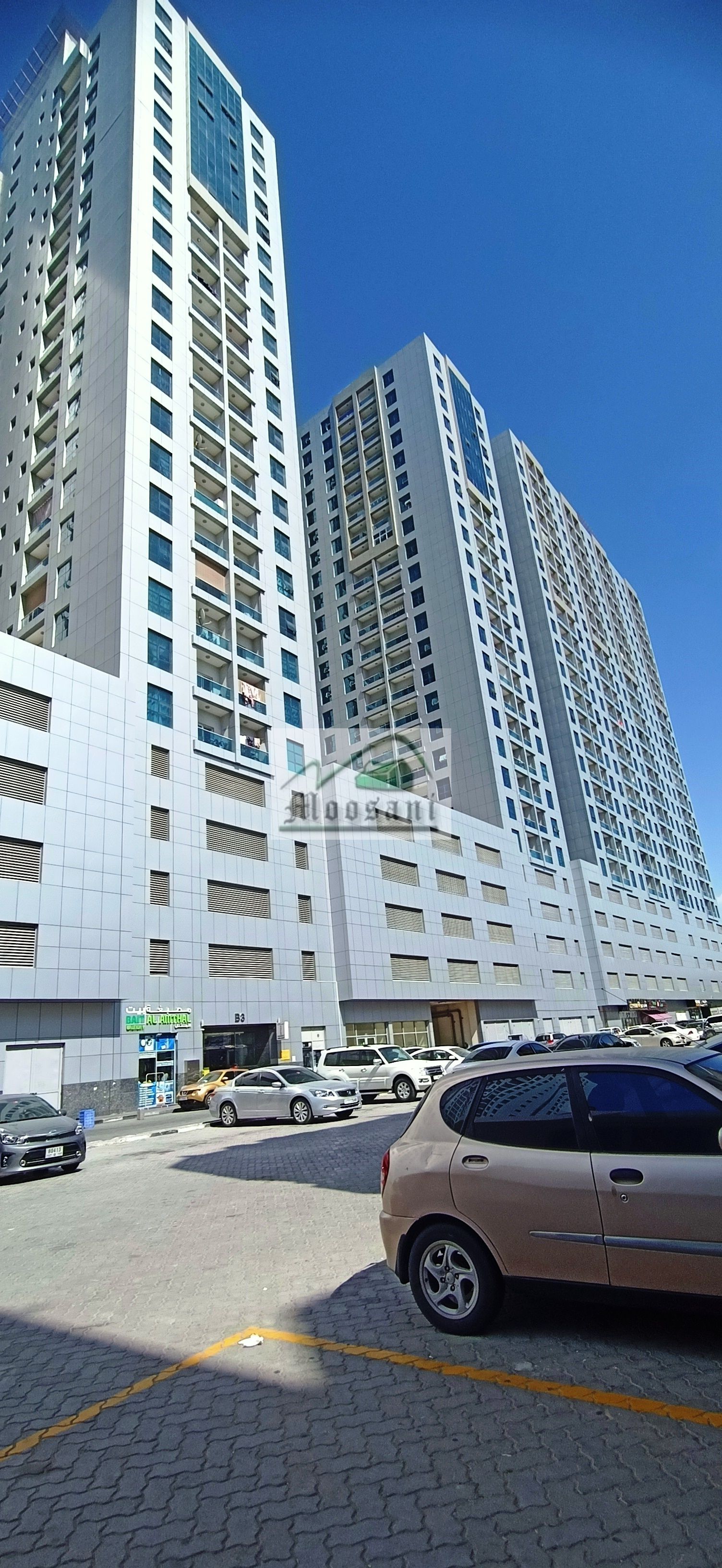 CITY TOWERS: 1 BEDROOM HALL WITH PARKING 2 WASHROOMS WITH BIG BALCONY