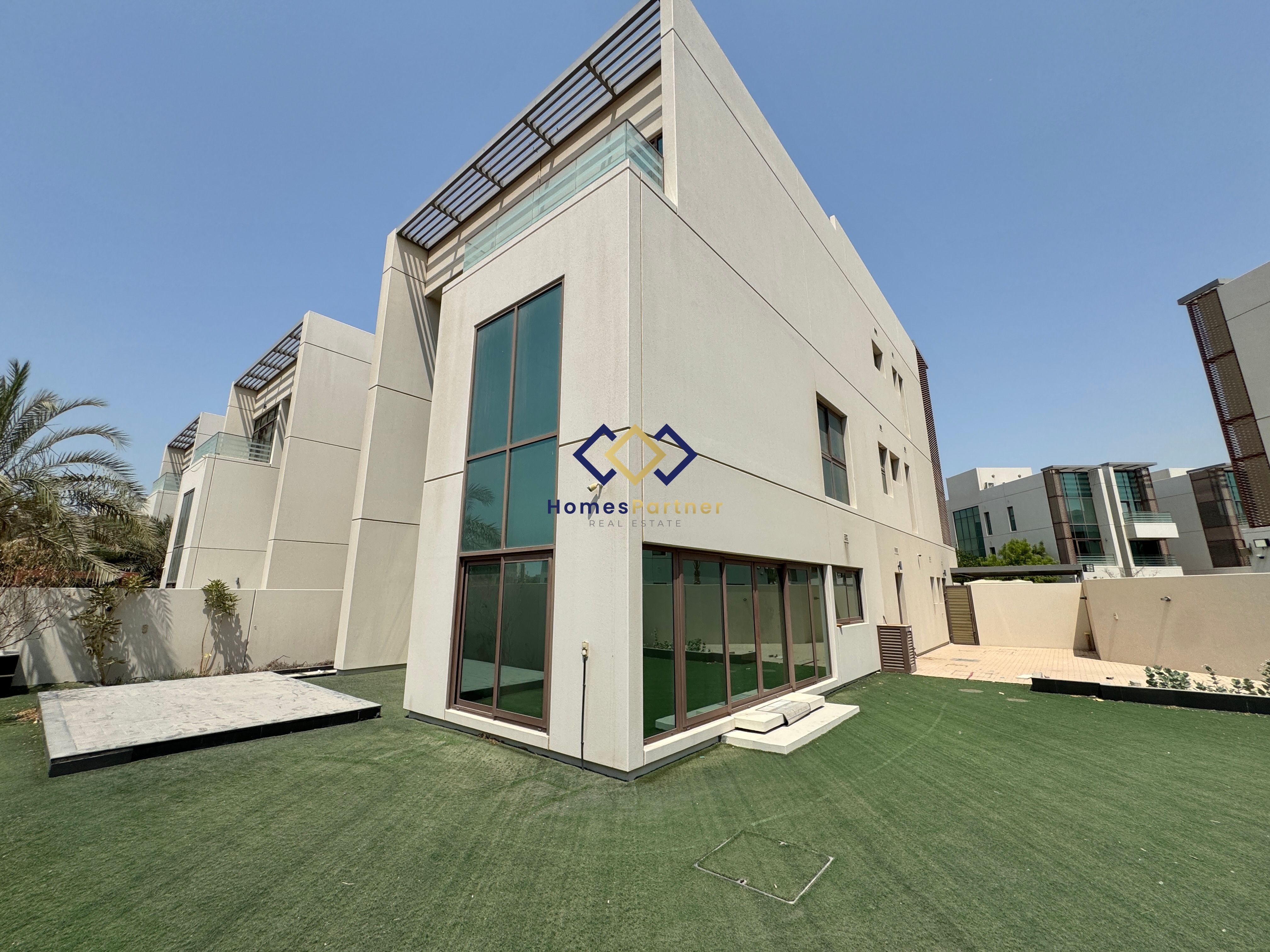 Prime location | Dubai Skyline View | Biggest Layout